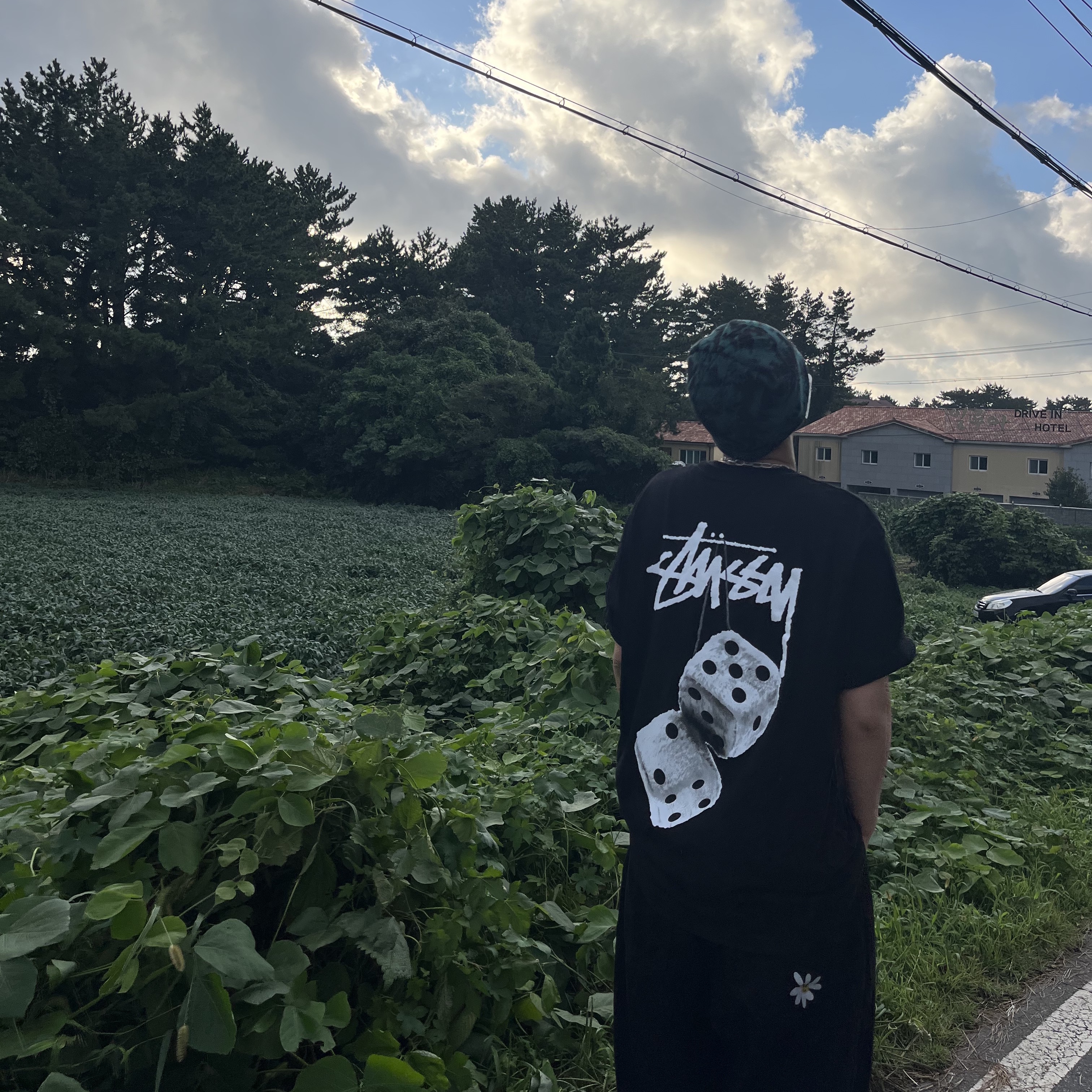 Stussy Fuzzy Dice T-Shirt Black 착용 스타일 - 1