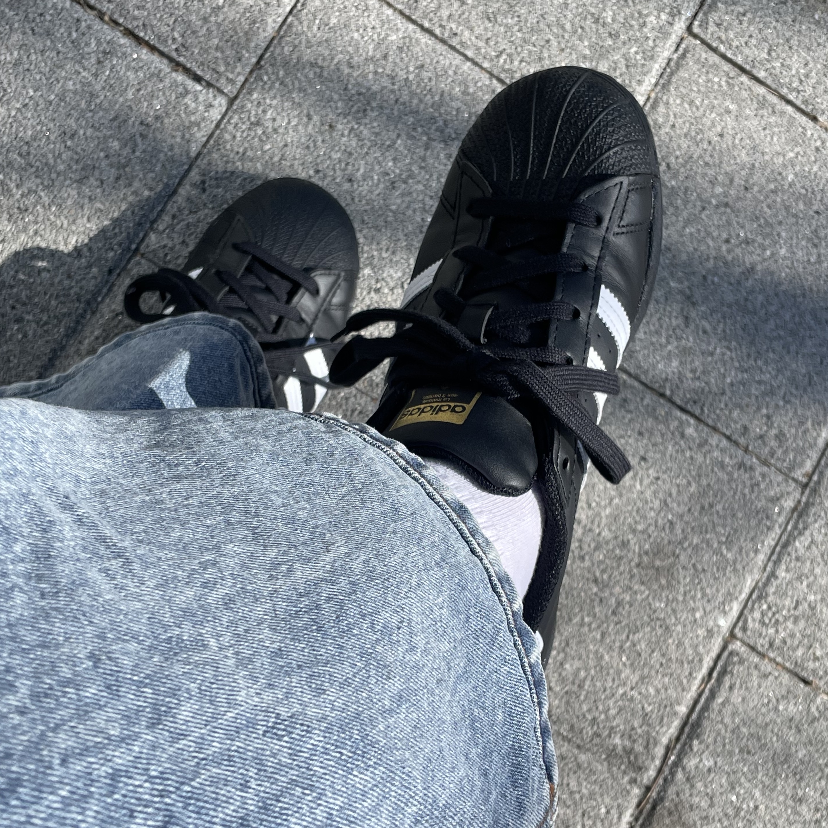 (J) Adidas Superstar Black White 착용 스타일