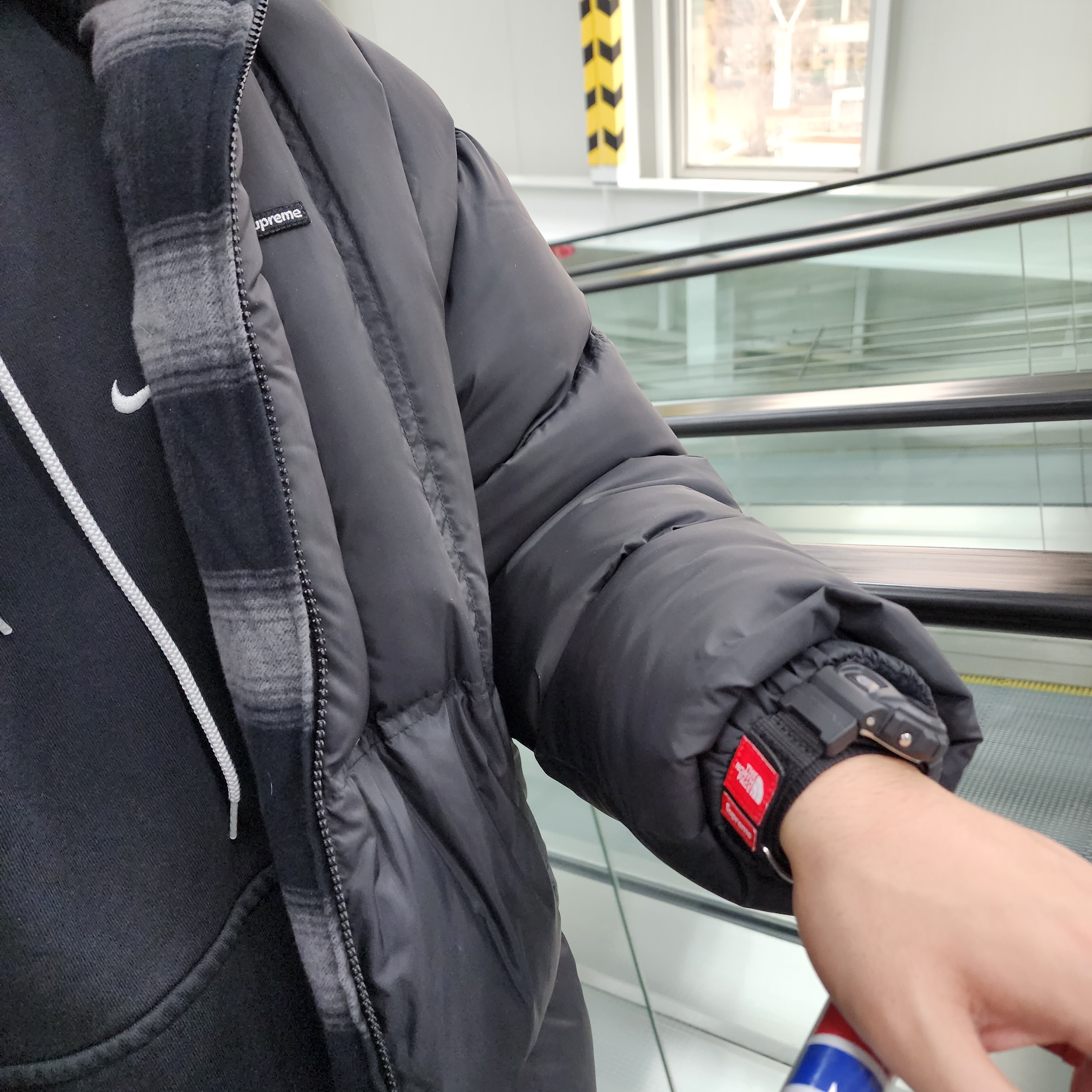 Casio G-Shock x Supreme x The North Face DW-6900 Black, Supreme Flannel Reversible Puffer Jacket Black - 22FW 착용 스타일