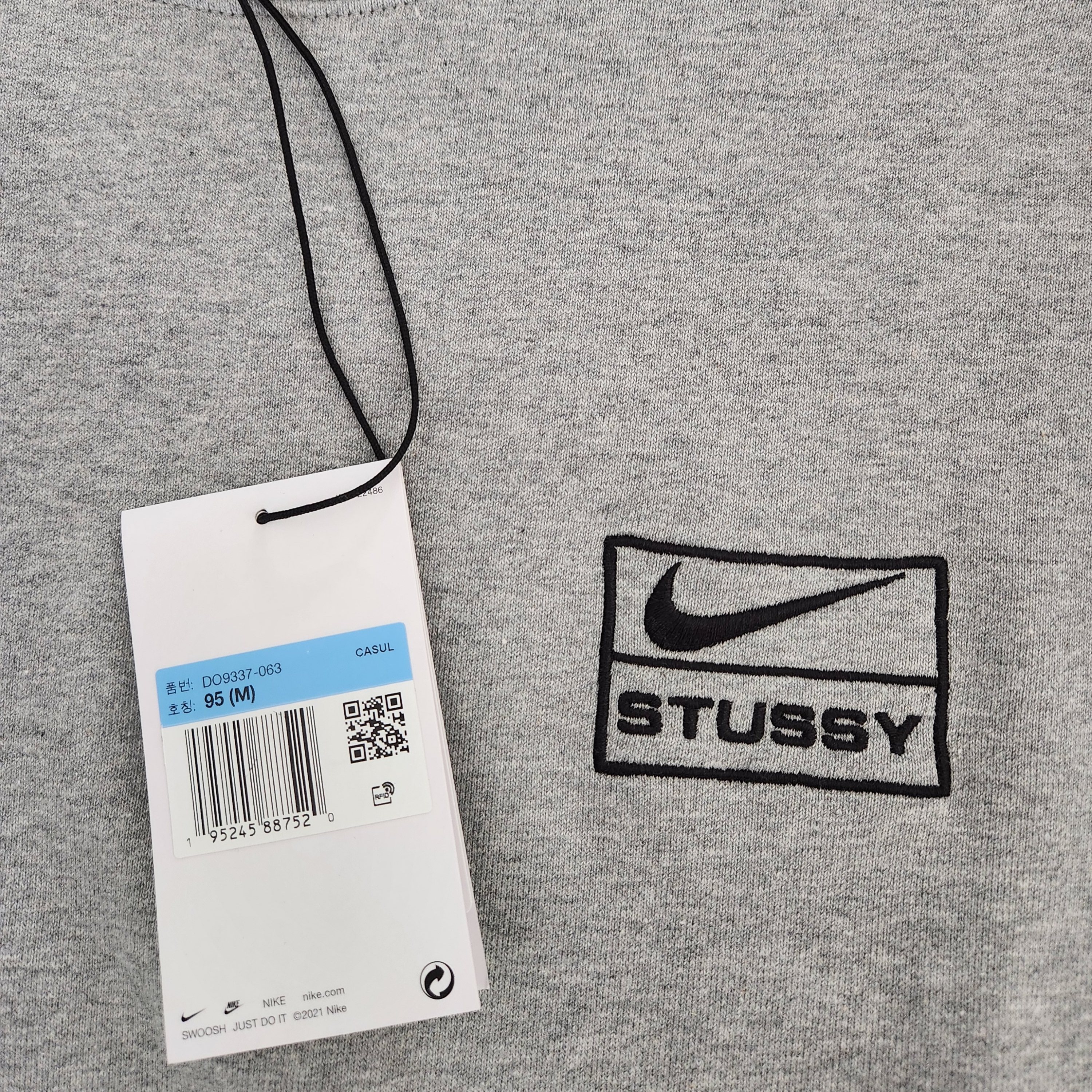 Nike x Stussy NRG Fleece Crewneck Dark Grey Heather (DO9337-063) 착용 스타일