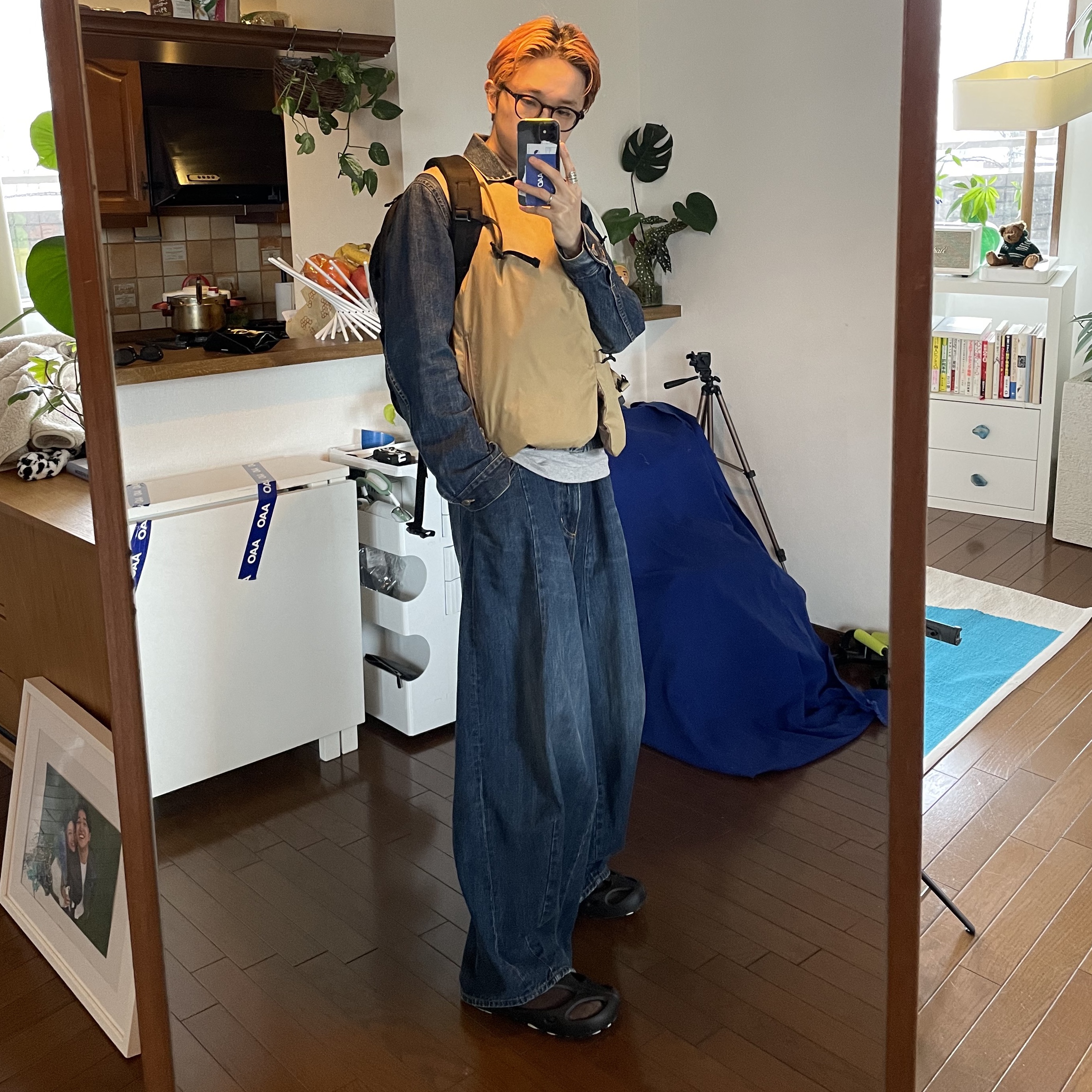 Needles H.D. Jean Pants Indigo, Keen Shanti Black Dawn Blue 착용 스타일 - 3