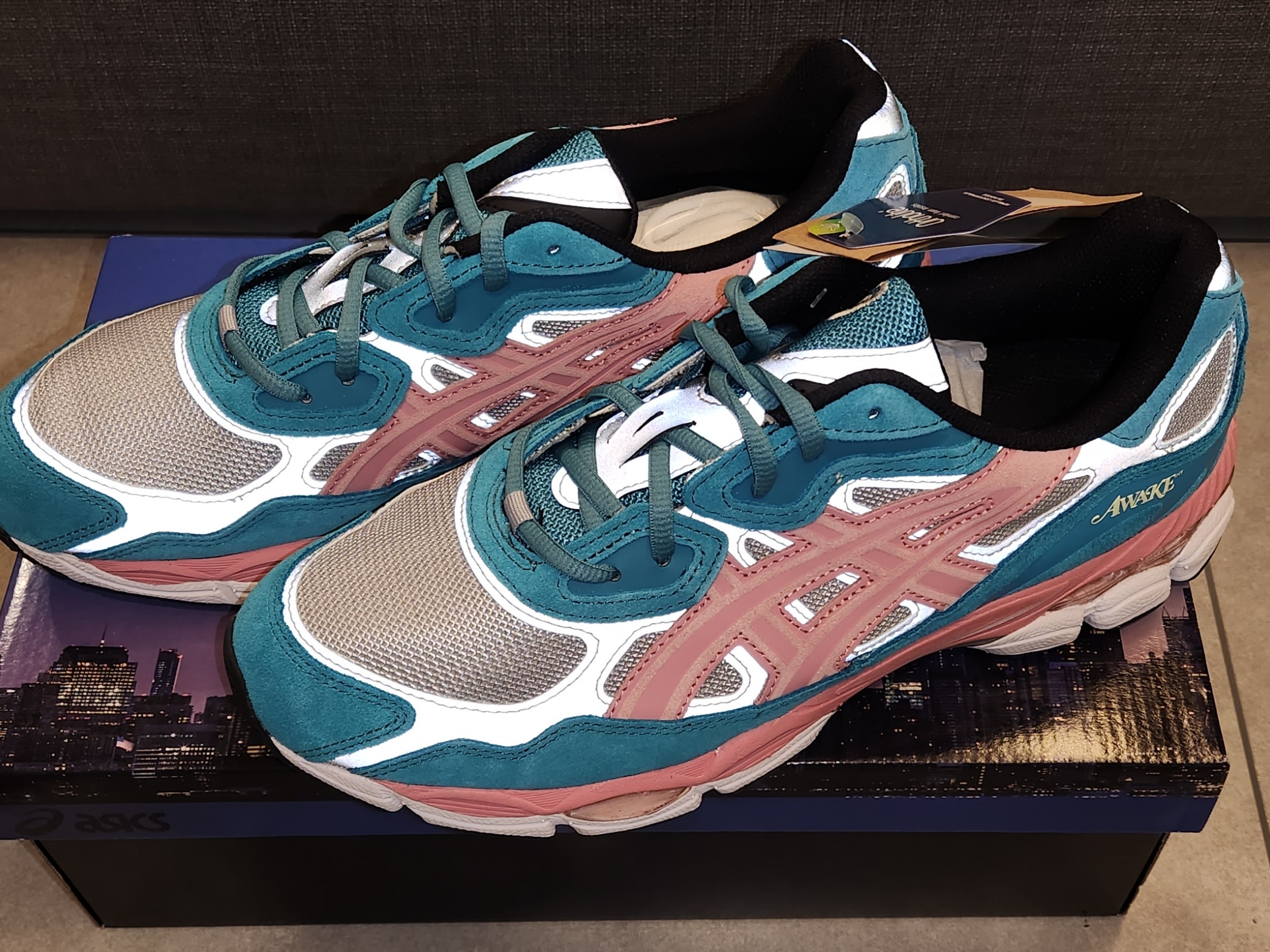 Asics x Awake NY Gel-NYC Pure Silver Green Blue Slate 착용 스타일 - 2