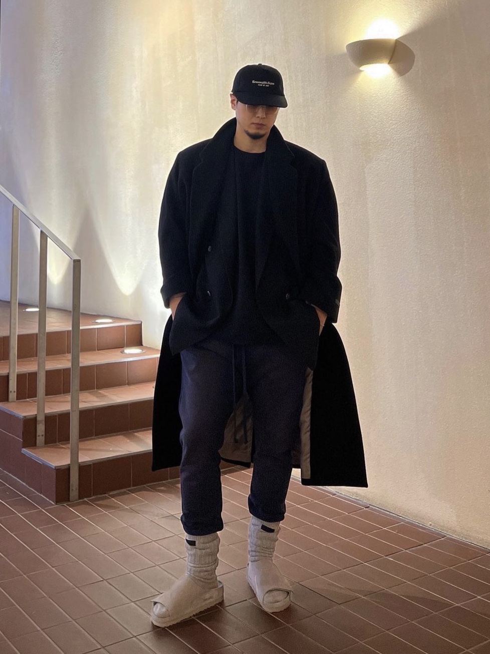 Fear of God x Birkenstock Los Feliz Suede Cement 착용 스타일