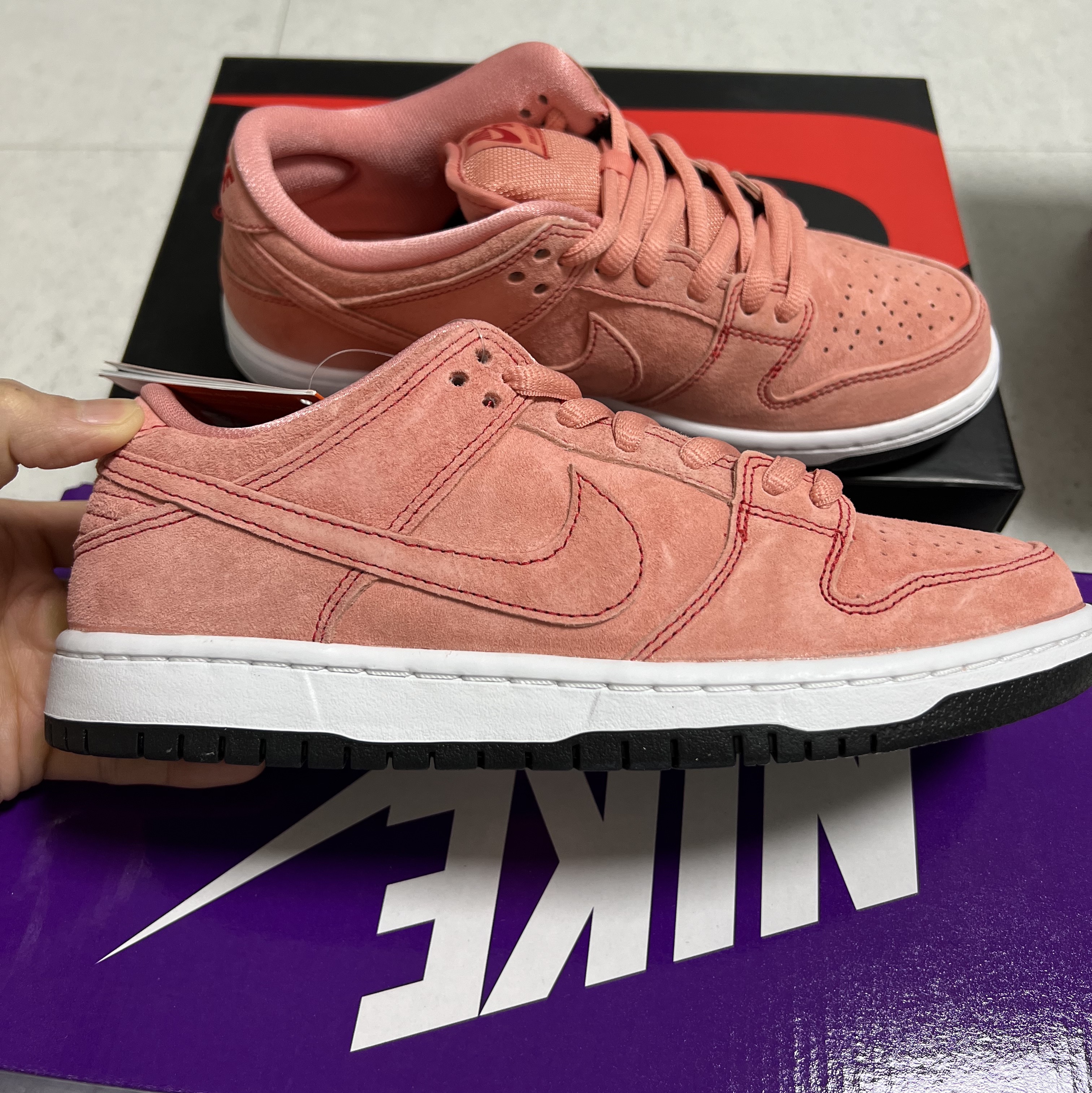 Nike SB Dunk Low Pro Pink Pig 착용 스타일 - 2