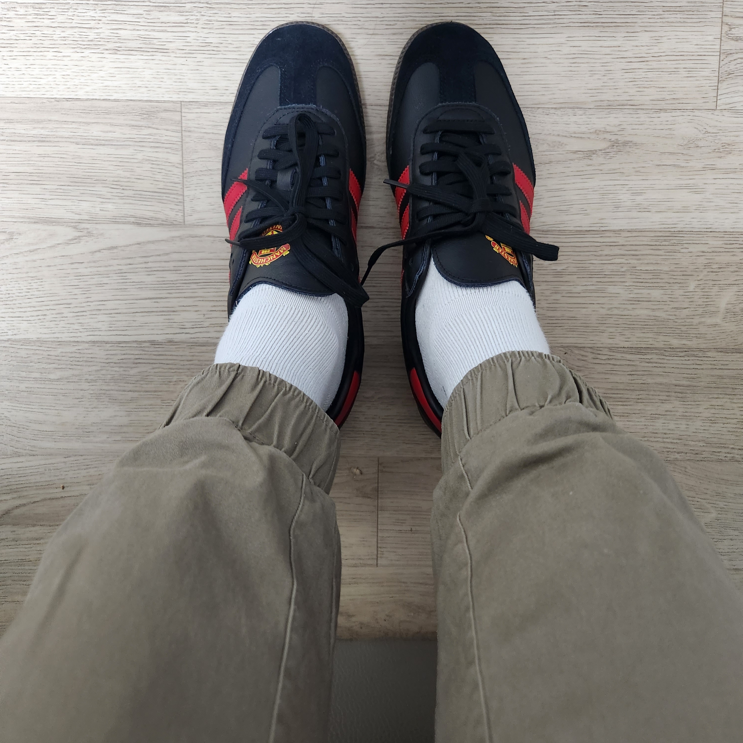 Adidas Samba Manchester United 착용 스타일