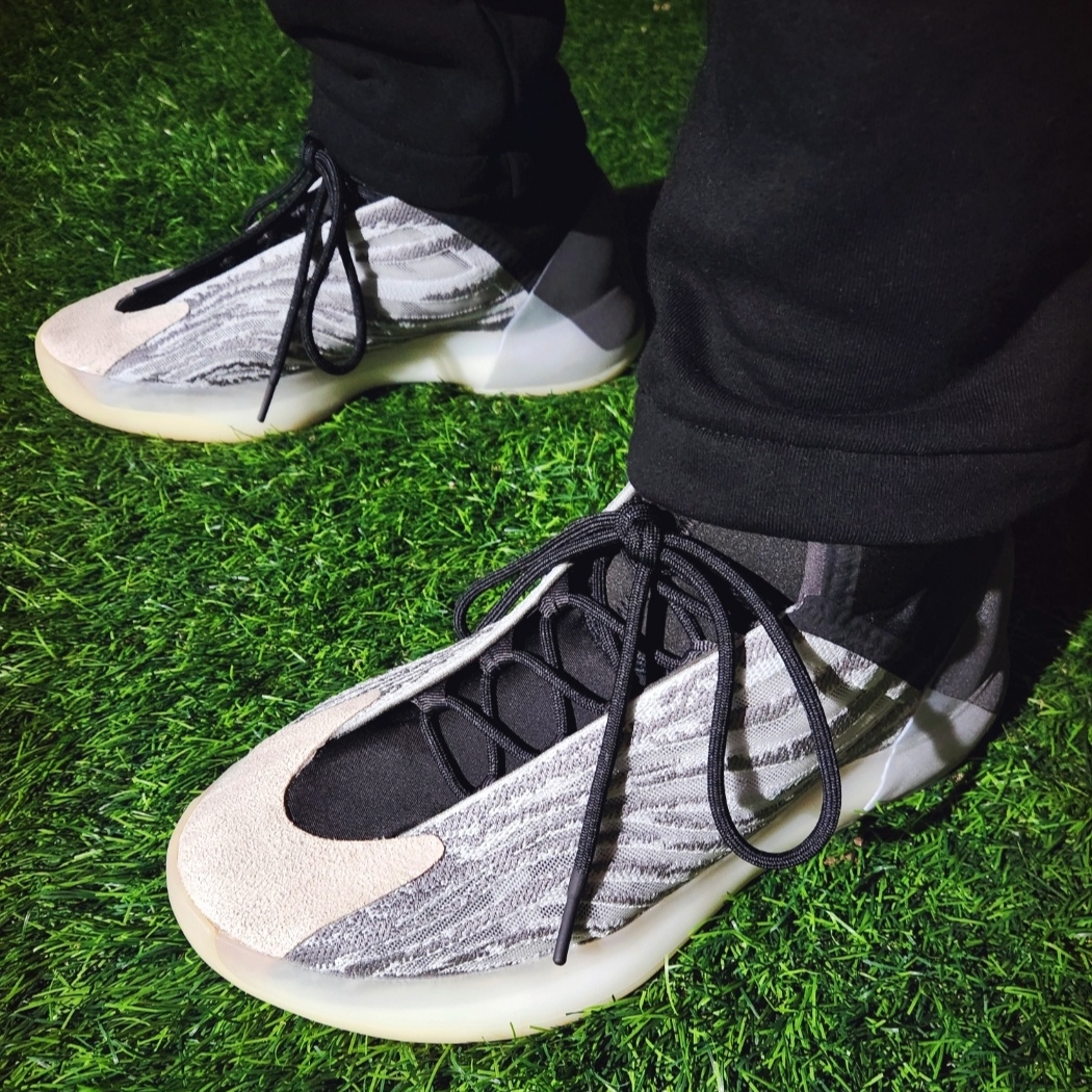 Adidas Yeezy QNTM Lifestyle, Yeezy Gap Engineered By Balenciaga Flame Cap Black 착용 스타일 - 5