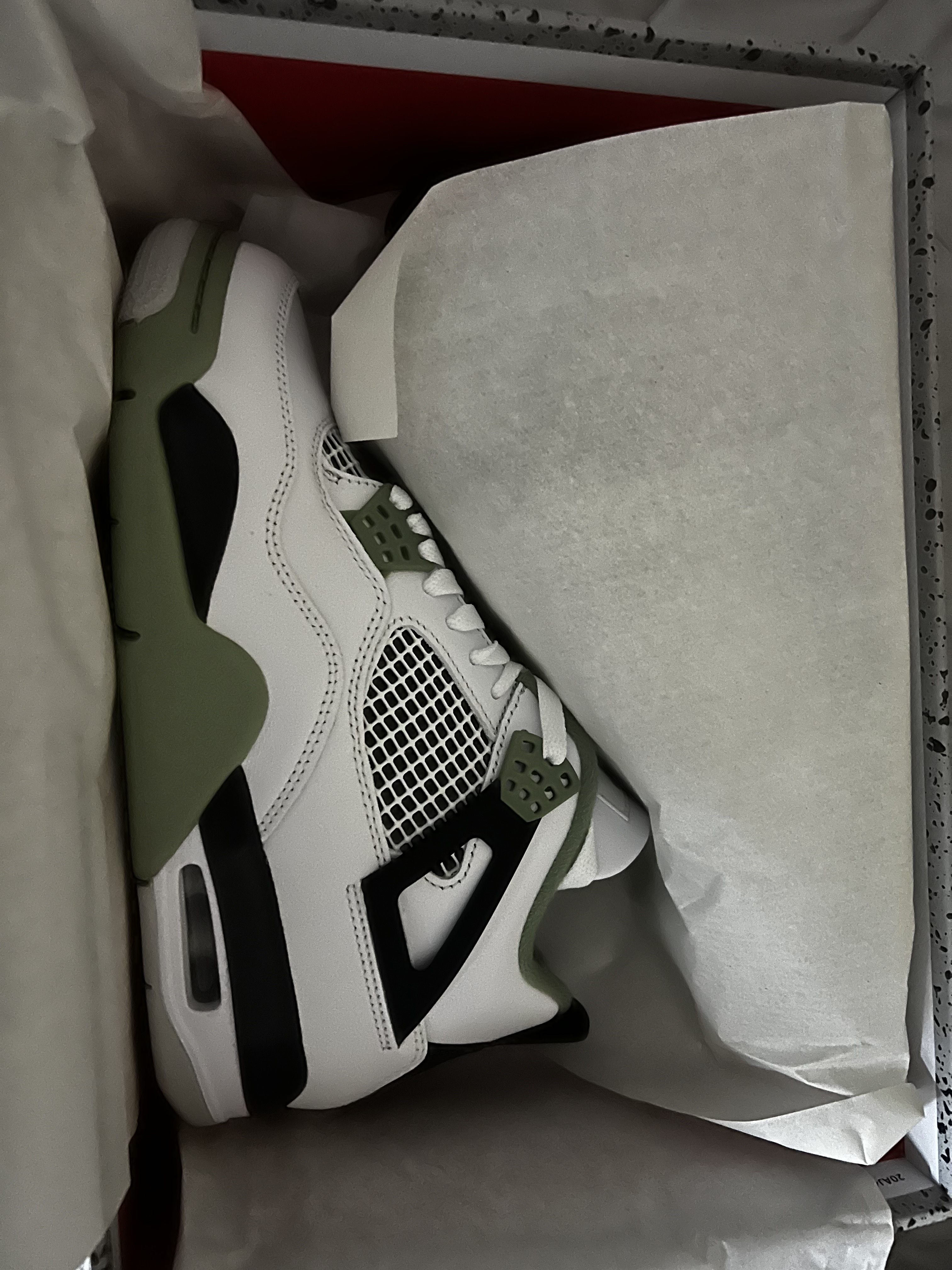 (W) Jordan 4 Retro Oil Green 착용 스타일