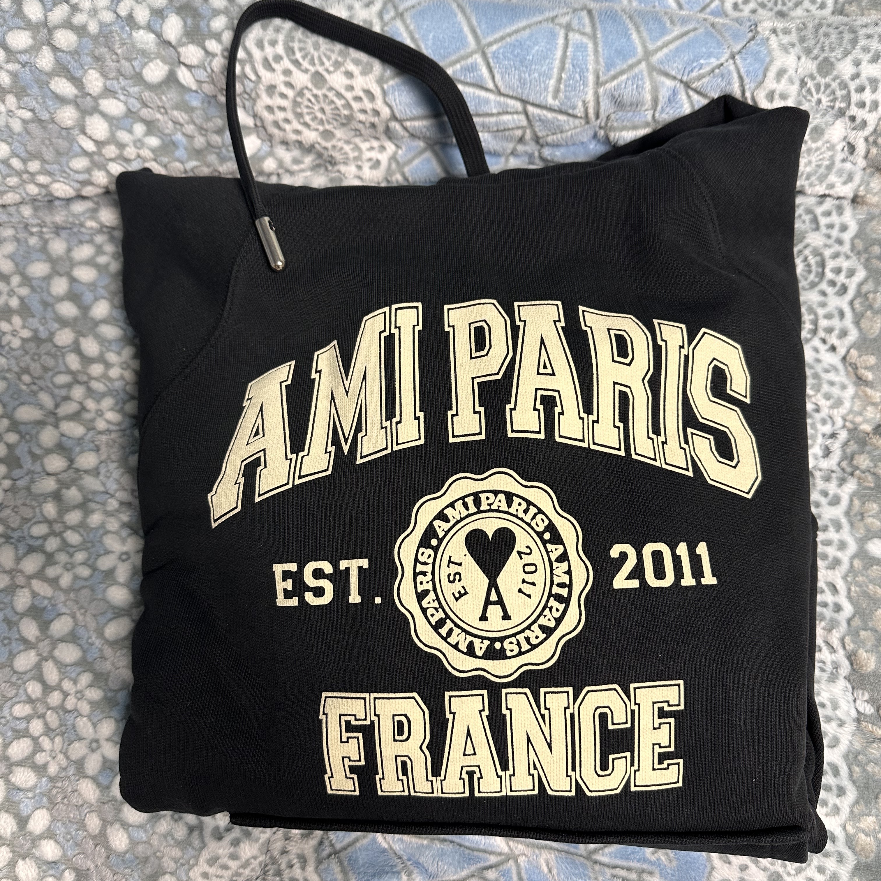 Ami Paris France Hood Sweatshirt Black 착용 스타일