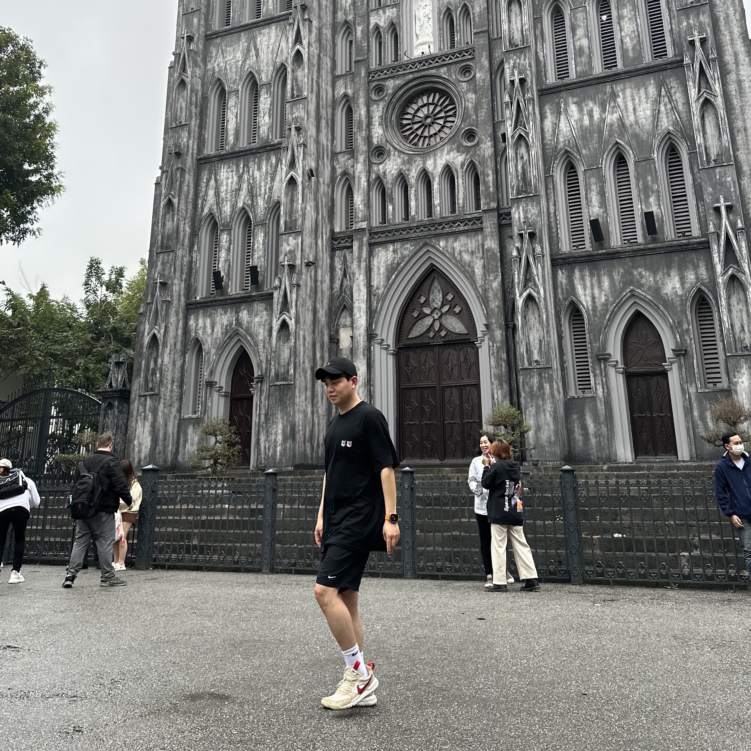 Nike x Tom Sachs Mars Yard Shoe 2.0 Space Camp, Apple Watch Ultra 49mm Titanium Case with S Alpine Loop Orange (Korean Ver.) 착용 스타일
