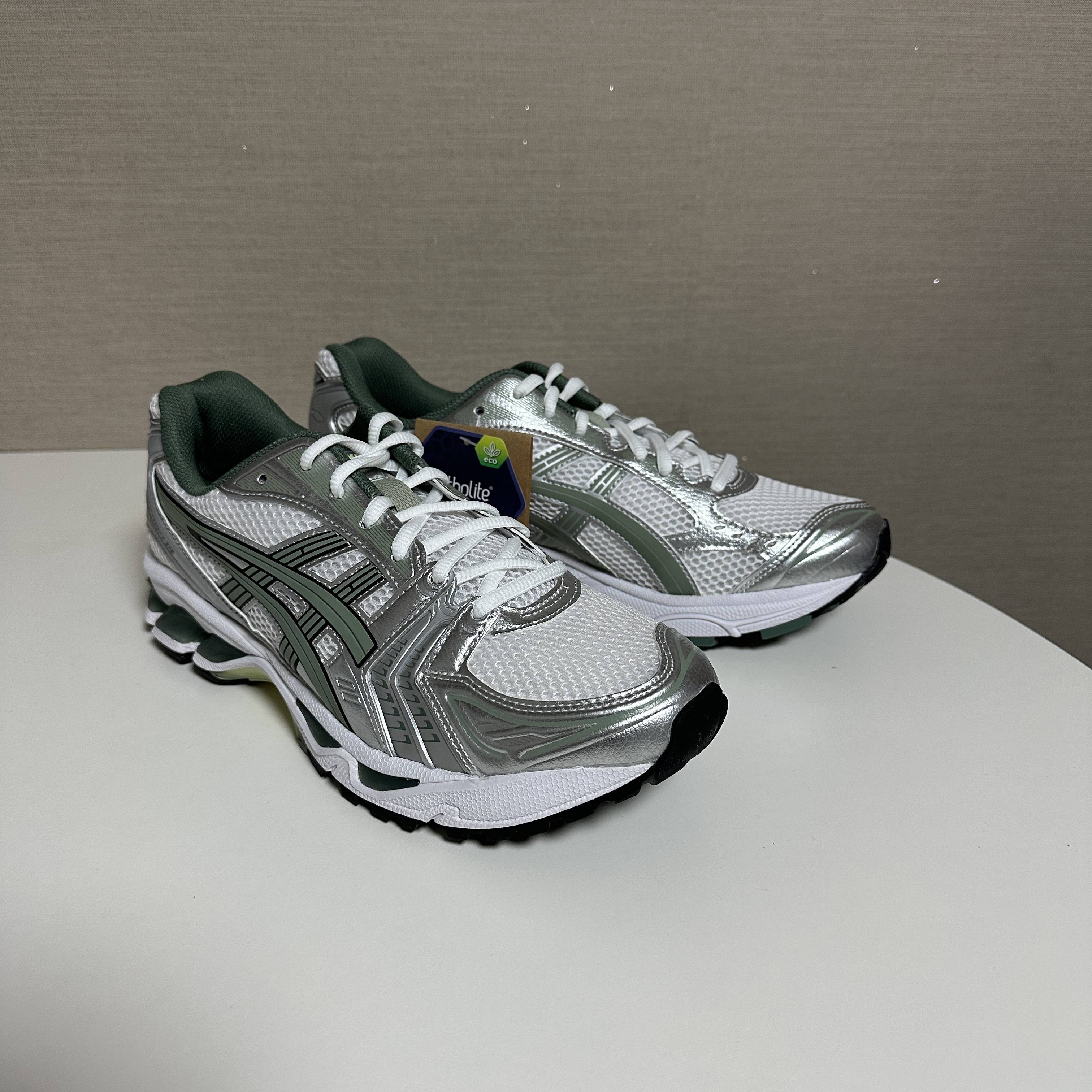 Asics Gel-Kayano 14 White Slate Grey 착용 스타일 - 1