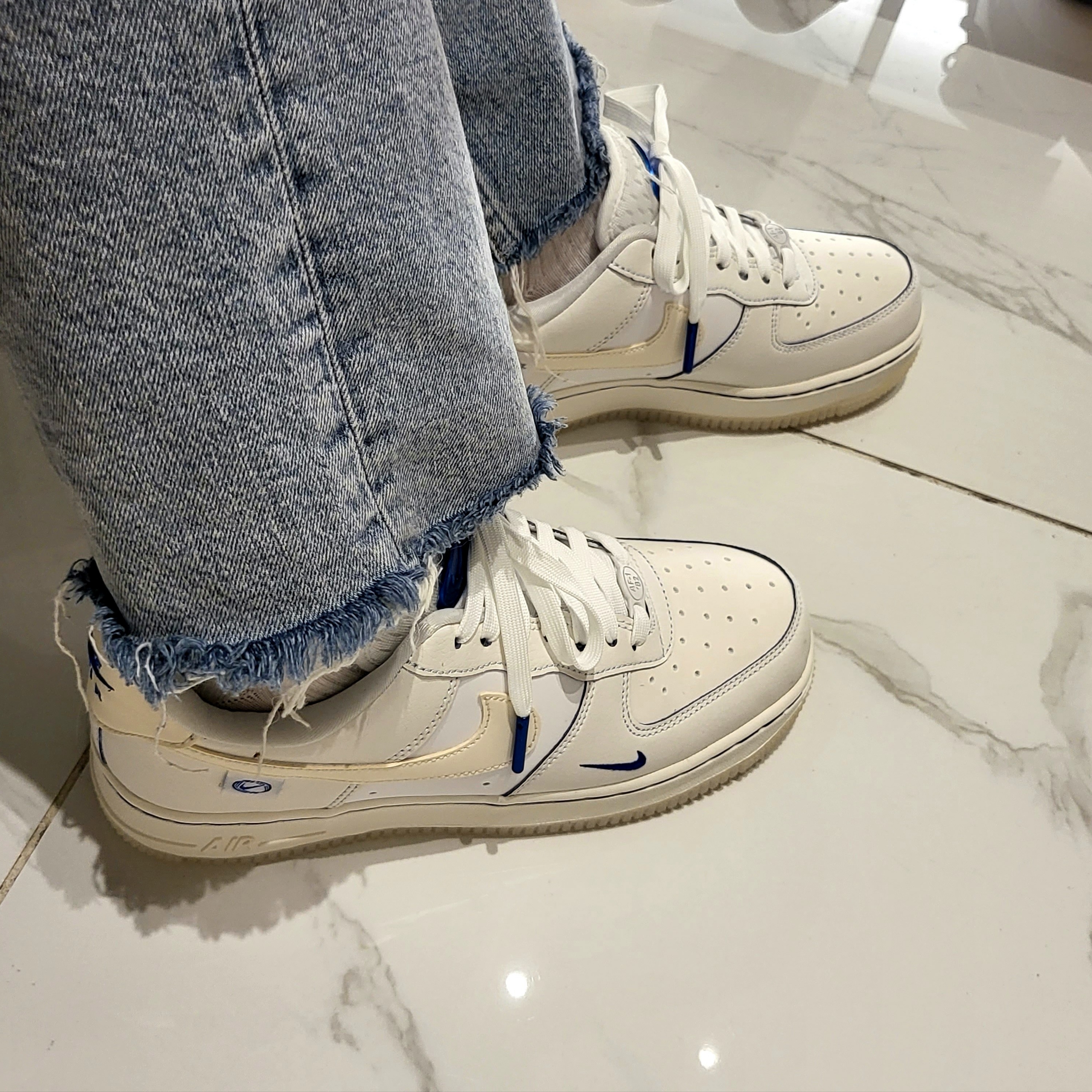 (W) Nike Air Force 1 '07 LX Game Royal Sail 착용 스타일 - 1