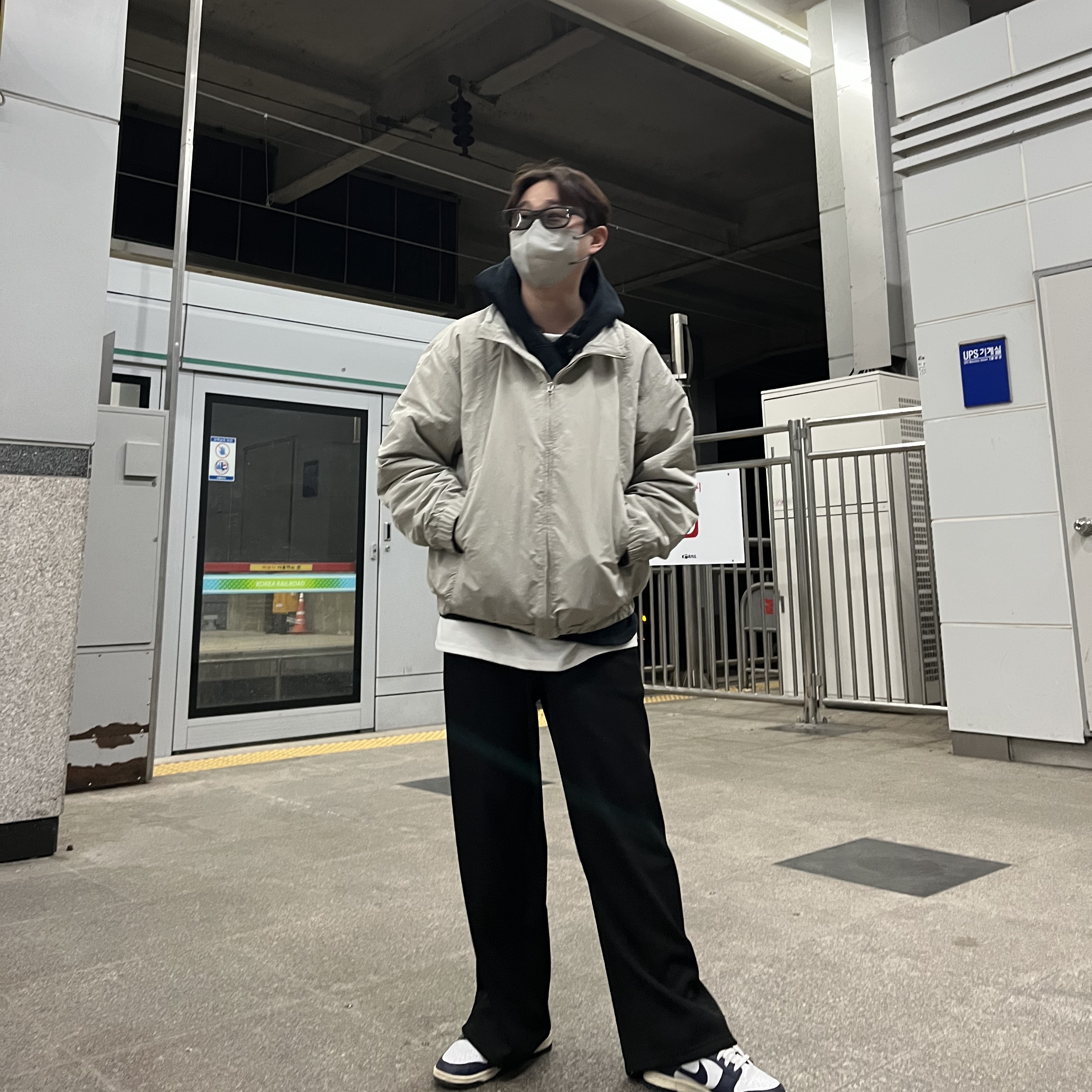 (W) Nike Dunk Low Vintage Midnight Navy, Nike x Off-White NRG Fleece Hoodie Black - Asia 착용 스타일