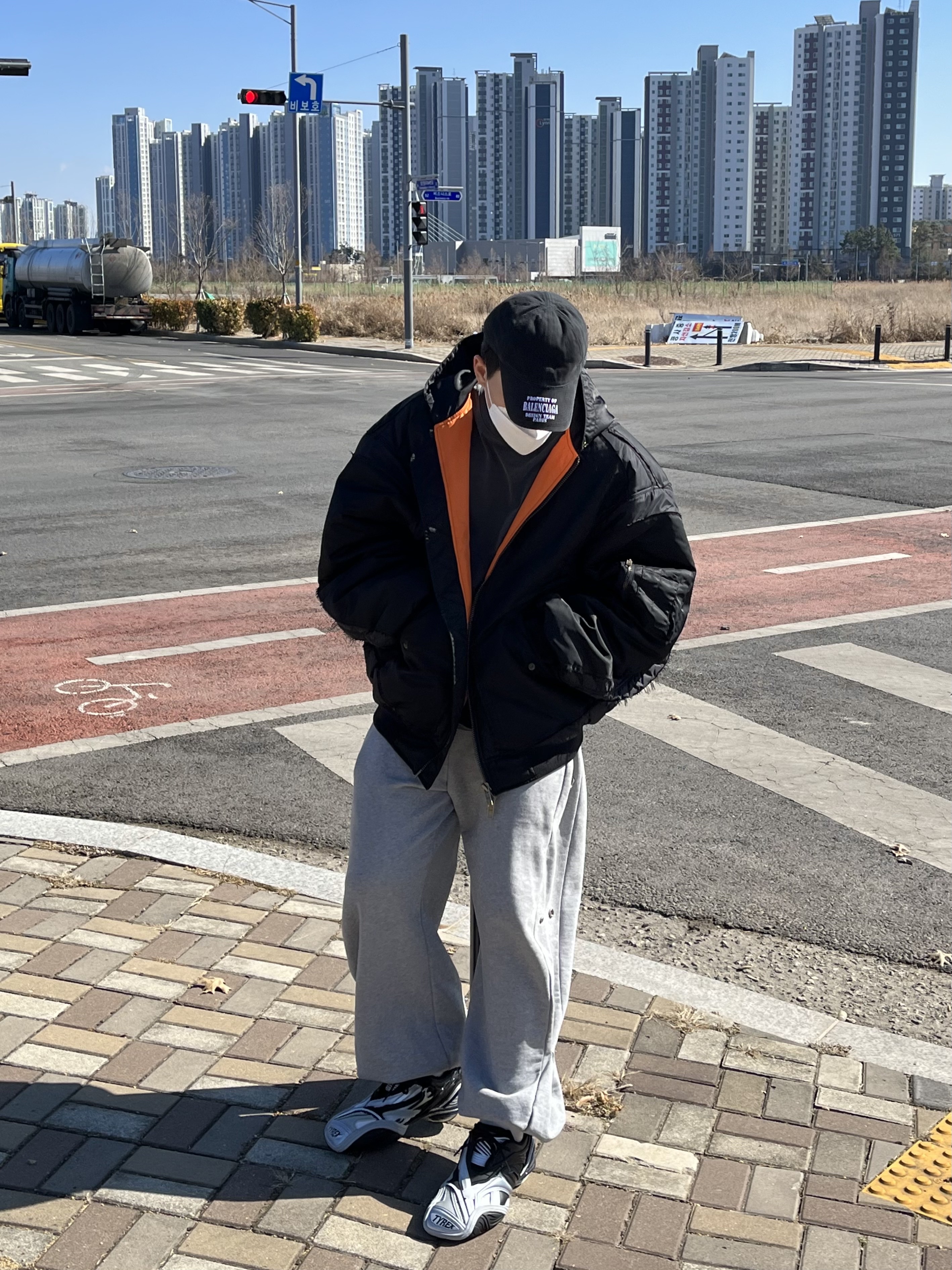 Balenciaga Tyrex Sneakers Black Grey, Balenciaga Cotton Drill Property Cap Black White 착용 스타일 - 3