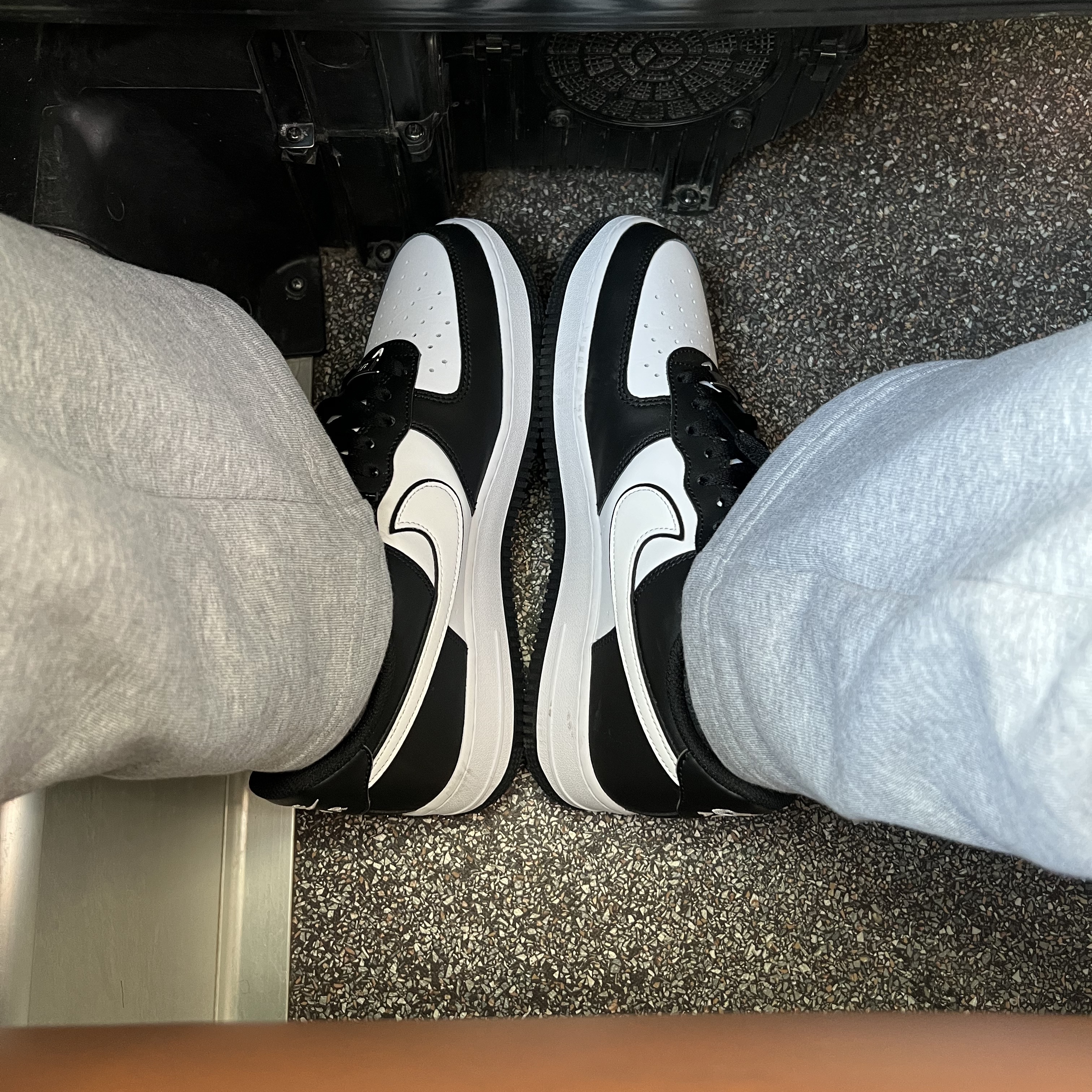 Nike Air Force 1 '07 Black White 착용 스타일