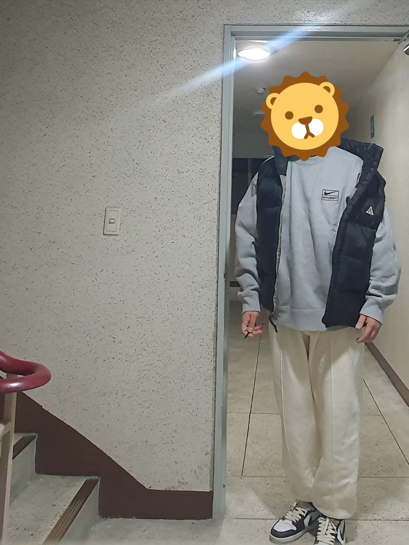 Nike x Stussy NRG Fleece Crewneck Dark Grey Heather (DO9337-063), Jordan 1 Retro Low OG Black and Dark Powder Blue 착용 스타일 - 2