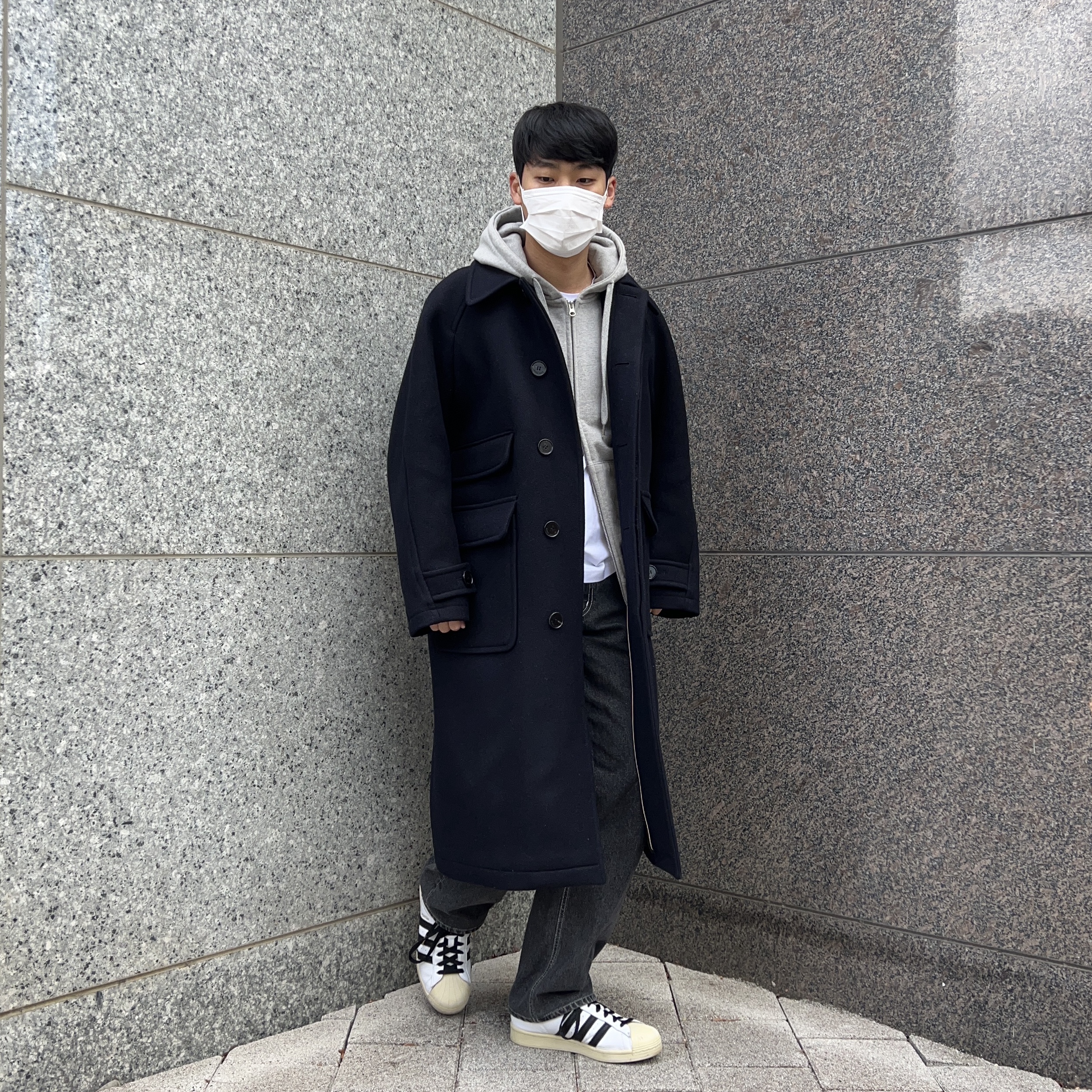 Adidas Superstar Premium White Black 착용 스타일