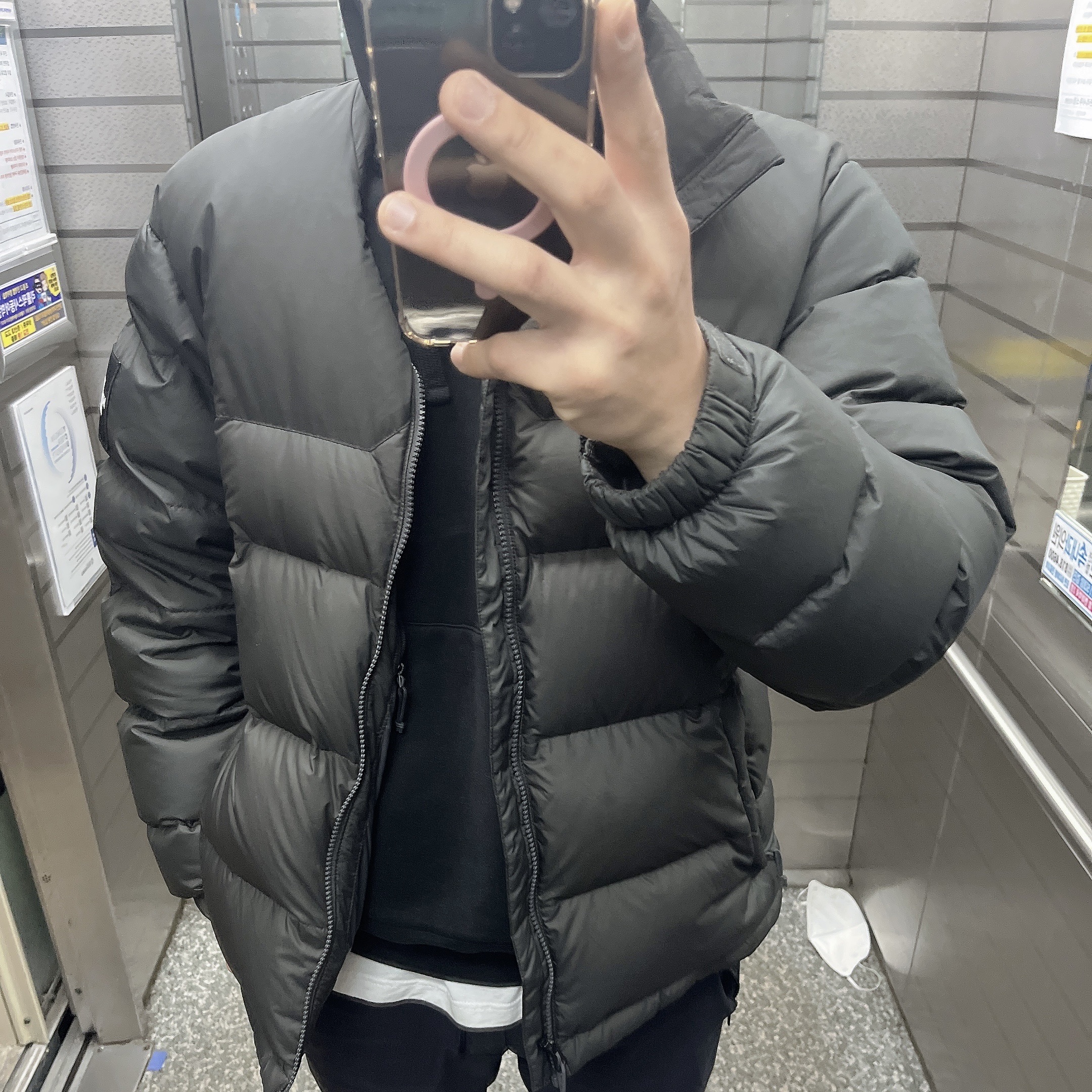 The North Face 1992 Nuptse Jacket Charcoal, Stone Island 64120 Cotton Fleece Hooded Sweatshirt Black - 21FW 착용 스타일