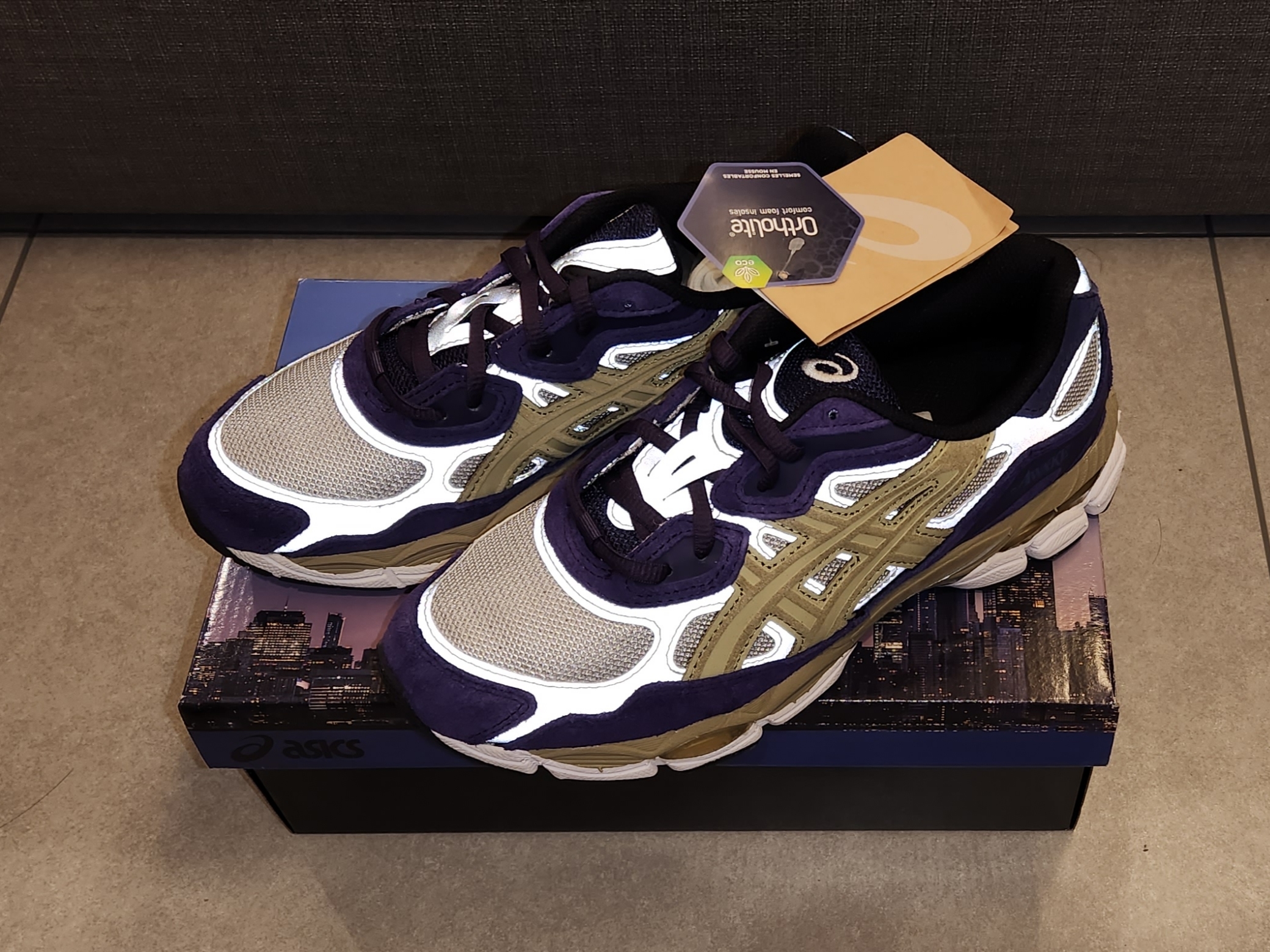 Asics x Awake NY Gel-NYC Pure Silver Gothic Grape 착용 스타일 - 2