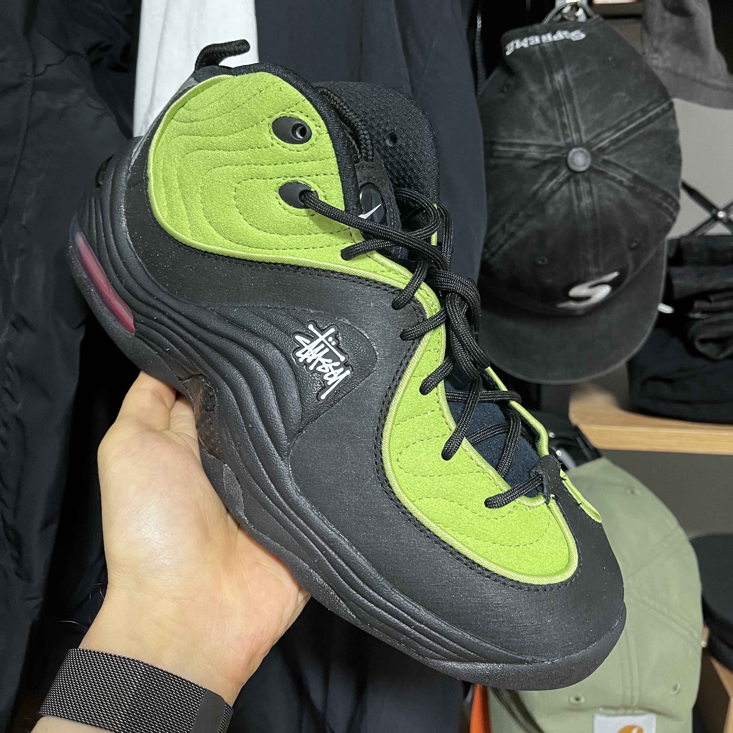 Nike x Stussy Air Penny II Vivid Green and Black 착용 스타일 - 1