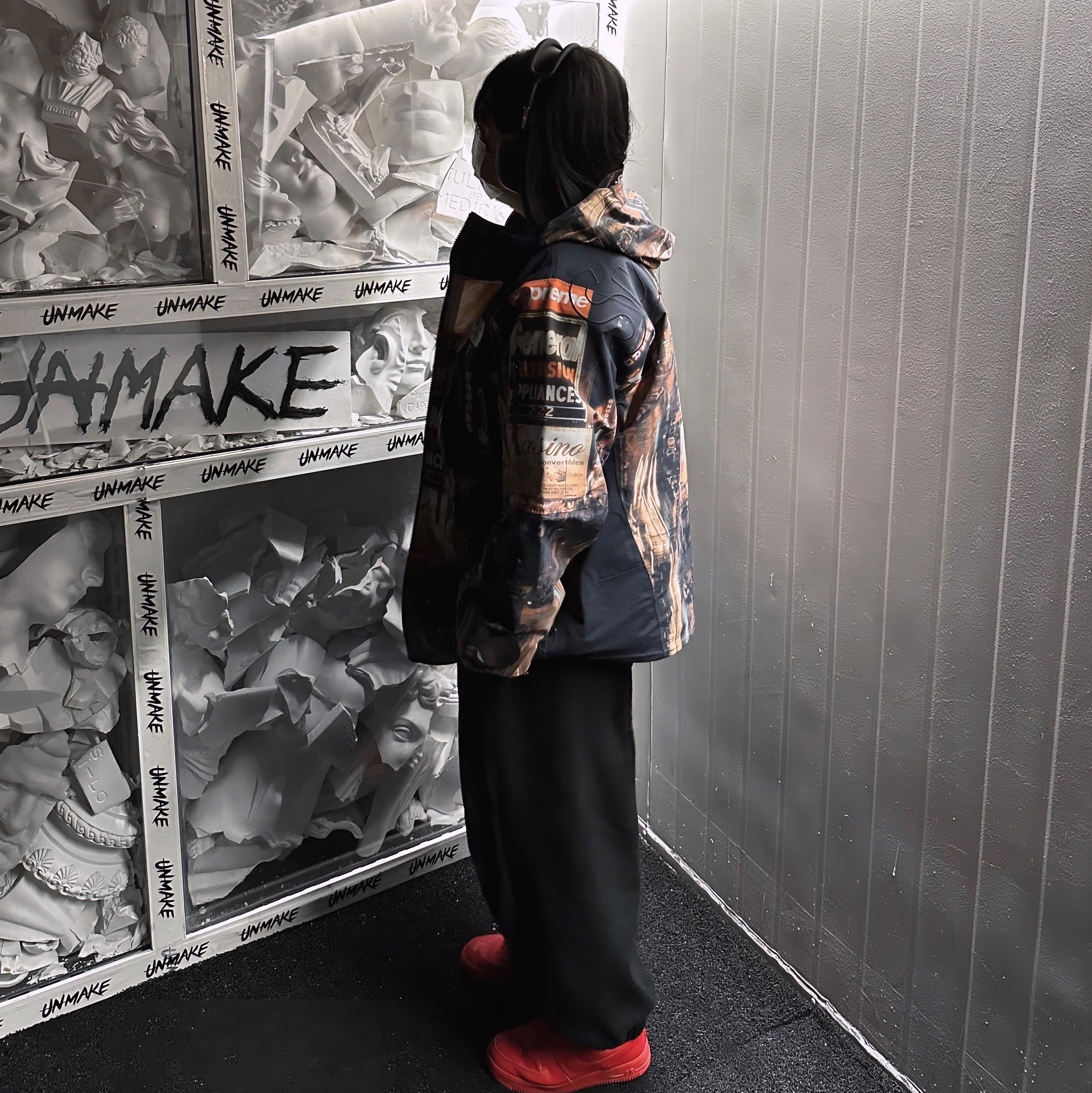 Supreme x The North Face Taped Seam Shell Jacket Times Square - 22FW, Apple AirPods Max Lightning Space Gray (Korean Ver.) 착용 스타일 - 1