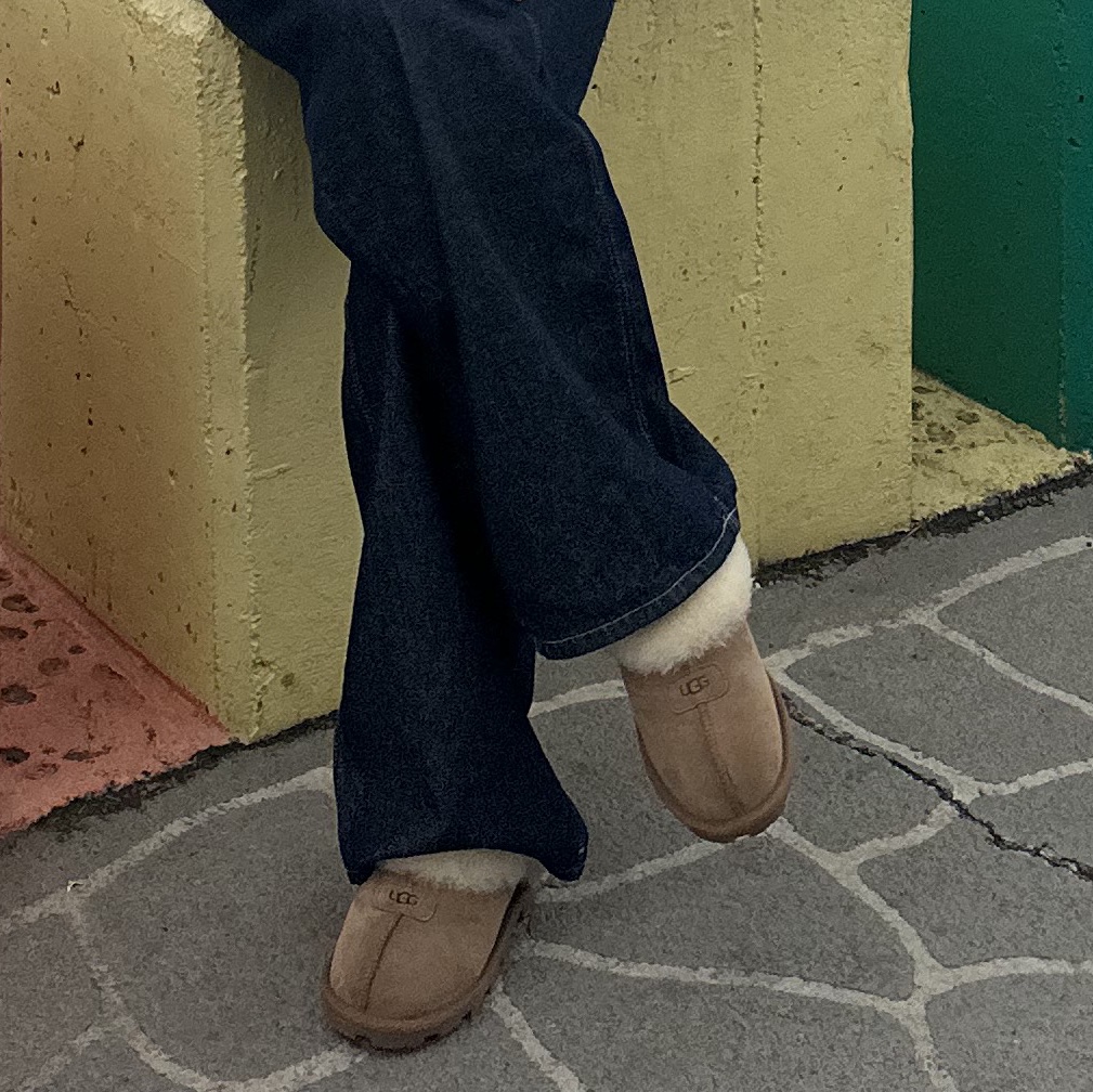 (W) UGG Coquette Slipper Chestnut 착용 스타일 - 3
