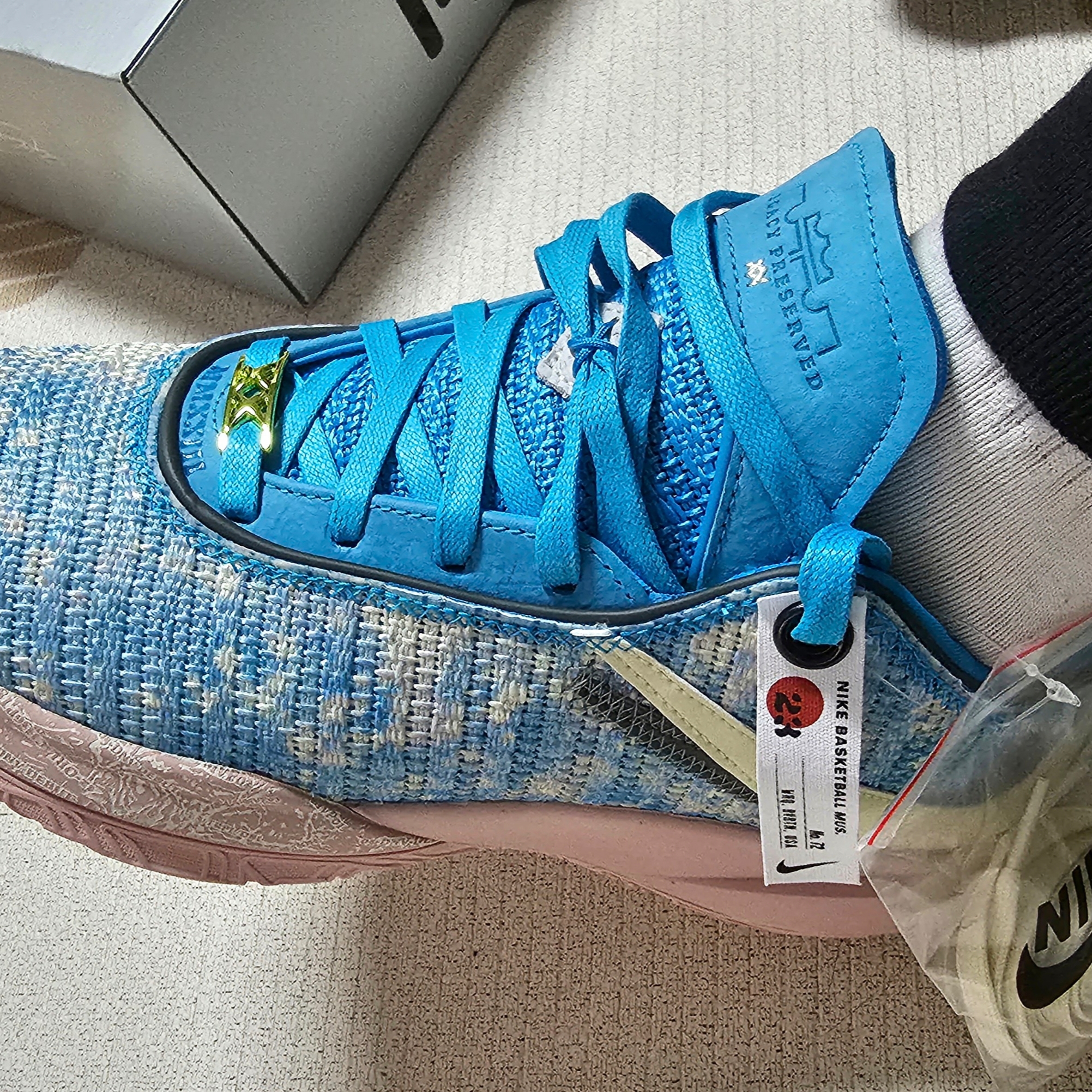 Nike LeBron XX ASW EP Blue Lightning Coconut Milk 착용 스타일