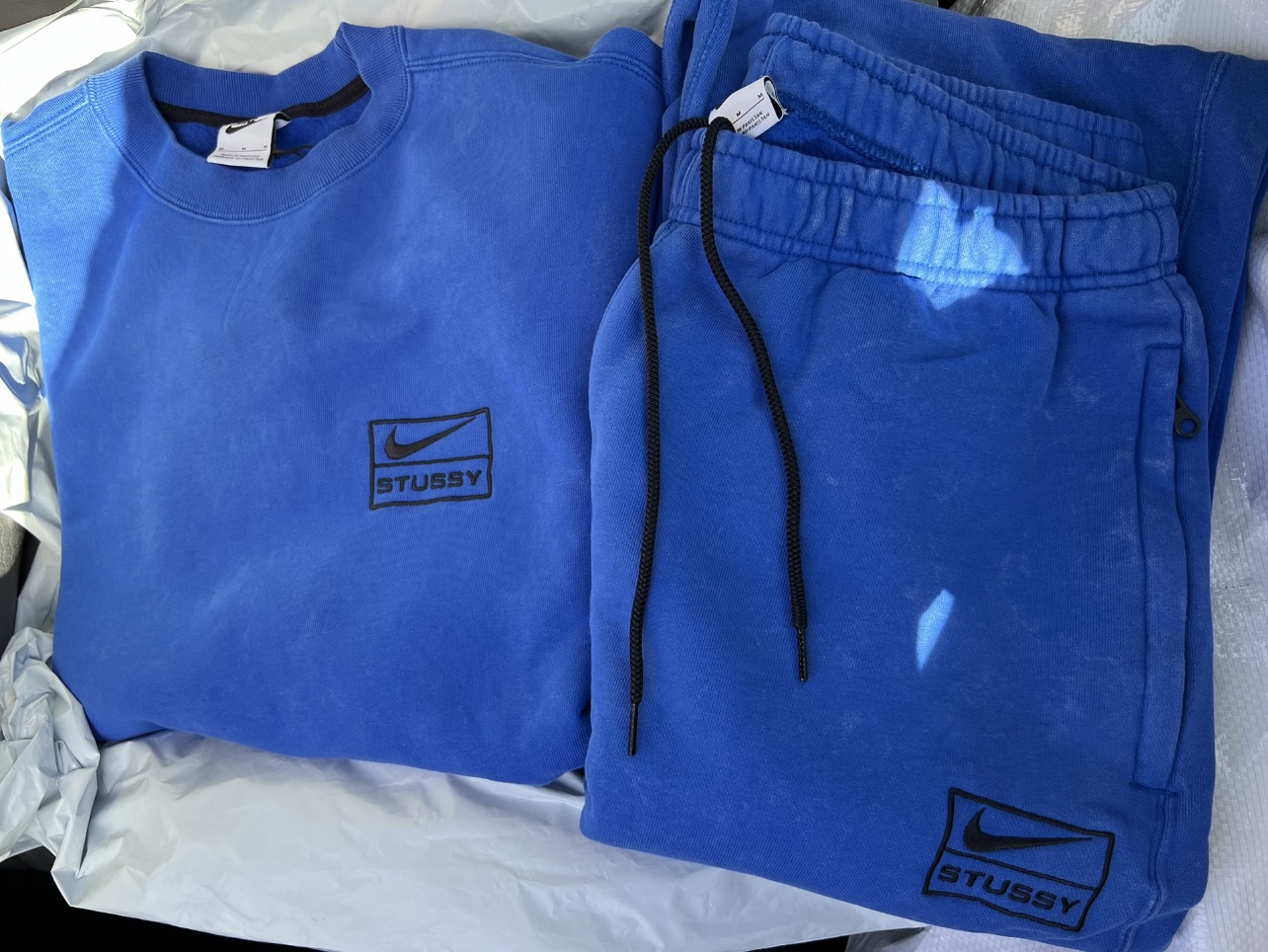 Nike x Stussy NRG Acid Washed Crewneck Game Royal (DR4024-480), Nike x Stussy NRG Acid Washed Fleece Pants Game Royal (DR4025-480) 착용 스타일