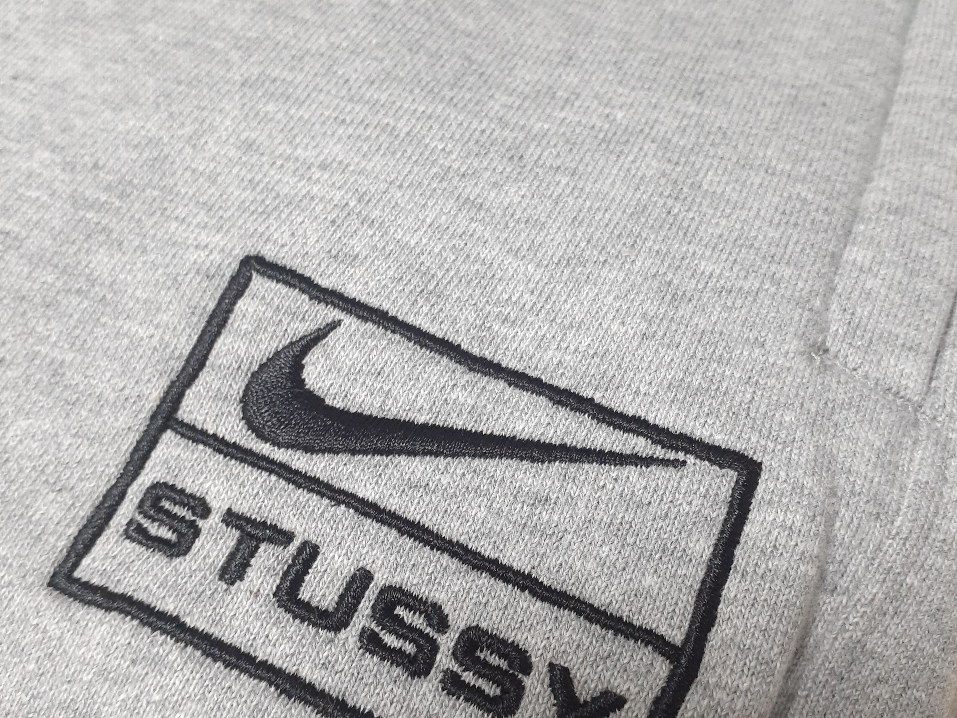 Nike x Stussy NRG Fleece Pants Dark Grey Heather (DO9340-063) 착용 스타일 - 1