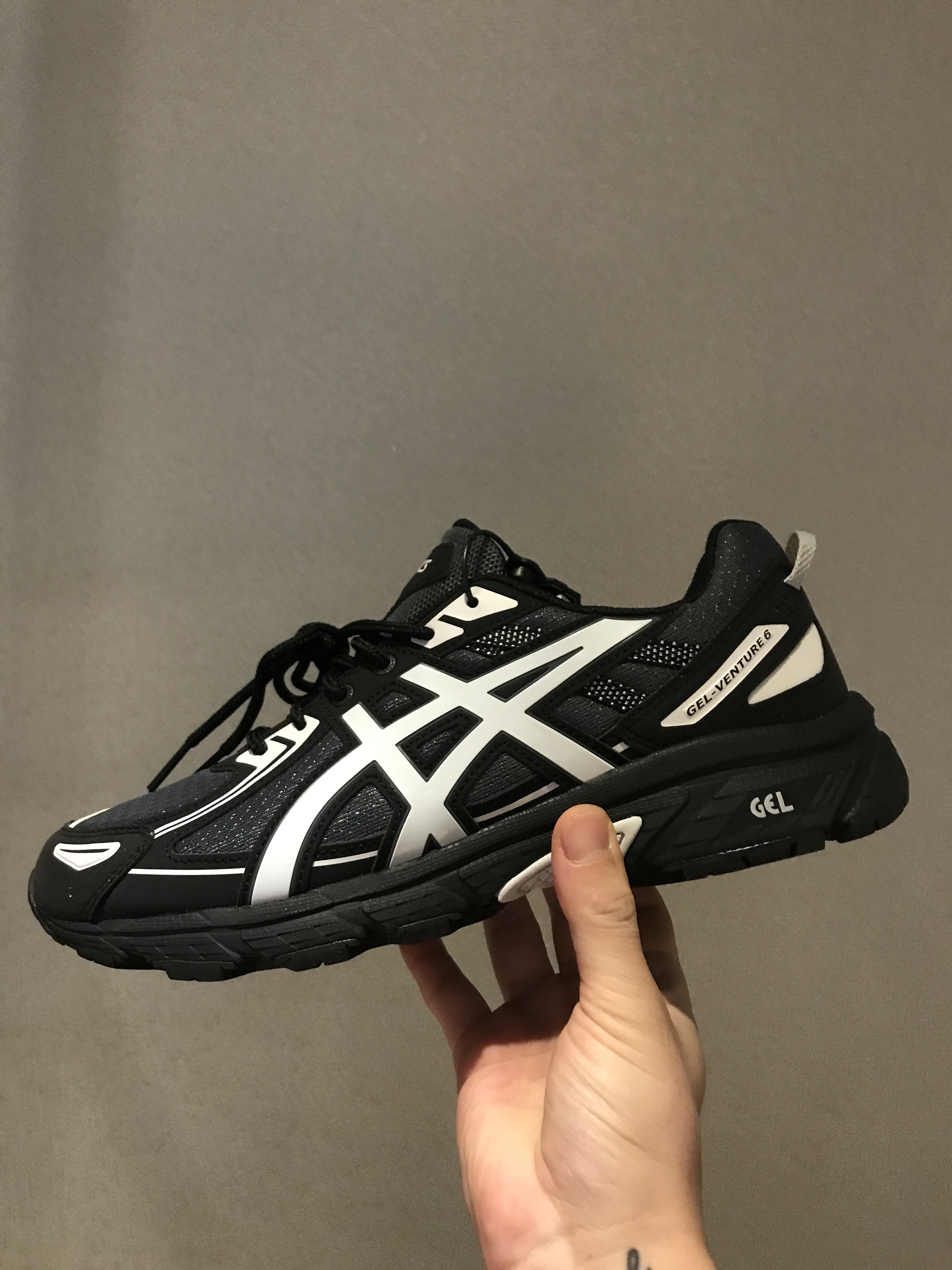 Asics Gel-Venture 6 Carrier Grey 착용 스타일