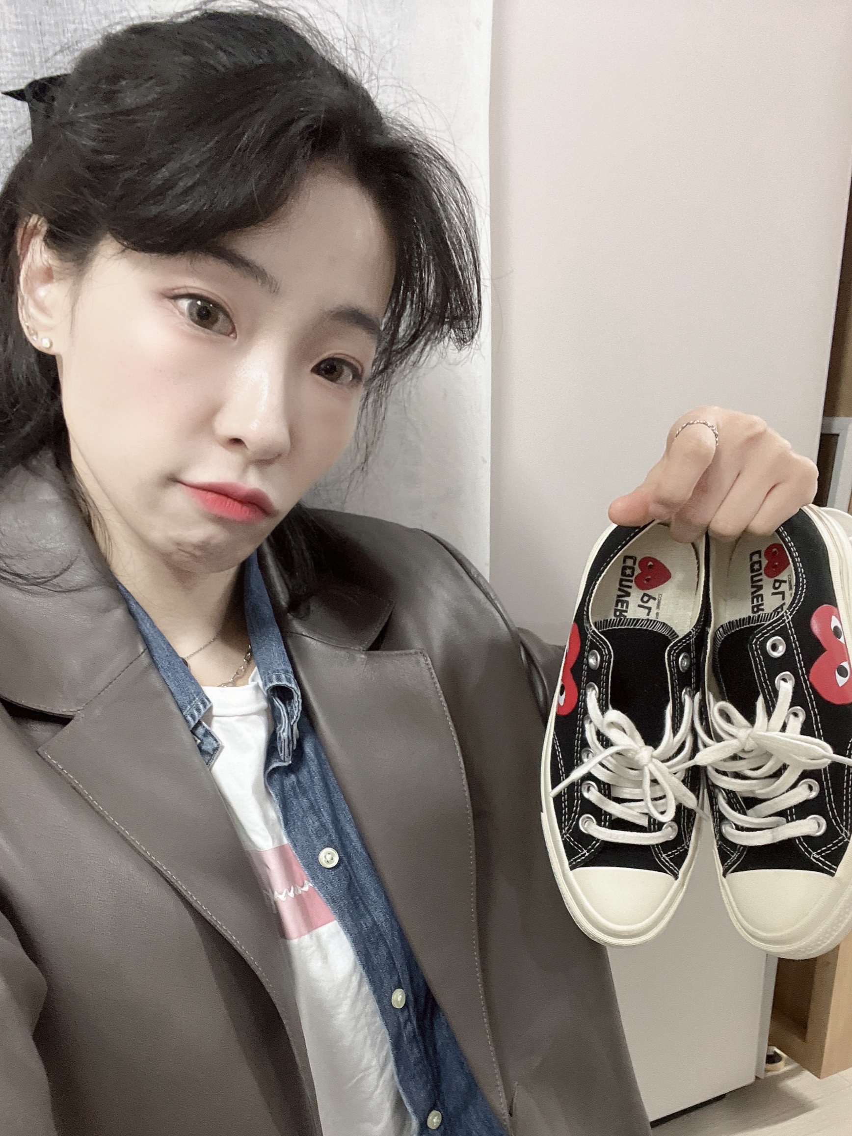 Converse x Play Comme des Garcons Chuck 70 Ox Black 착용 스타일 - 2