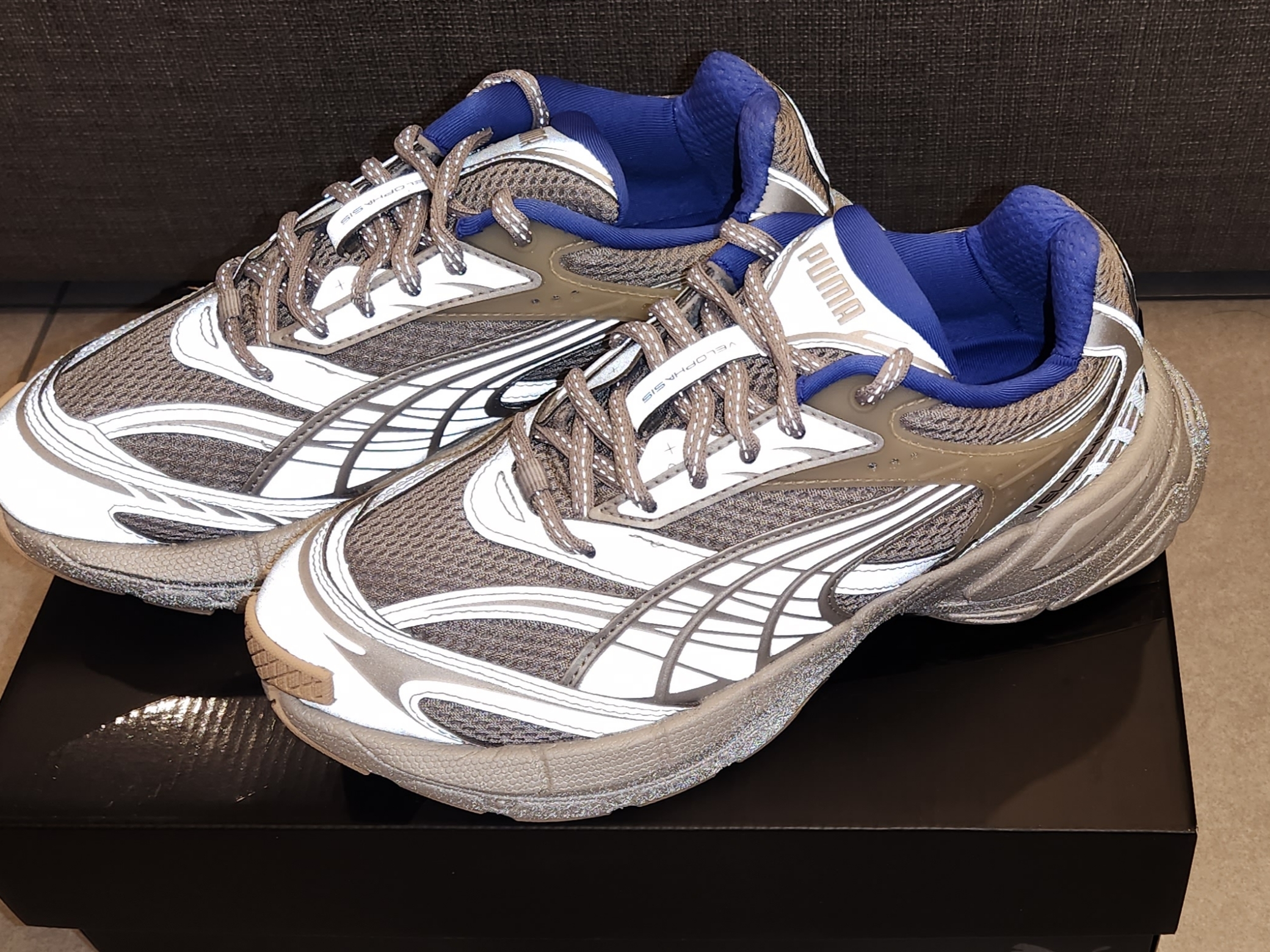 Puma Velophasis Matte Silver Royal Sapphire 착용 스타일 - 3