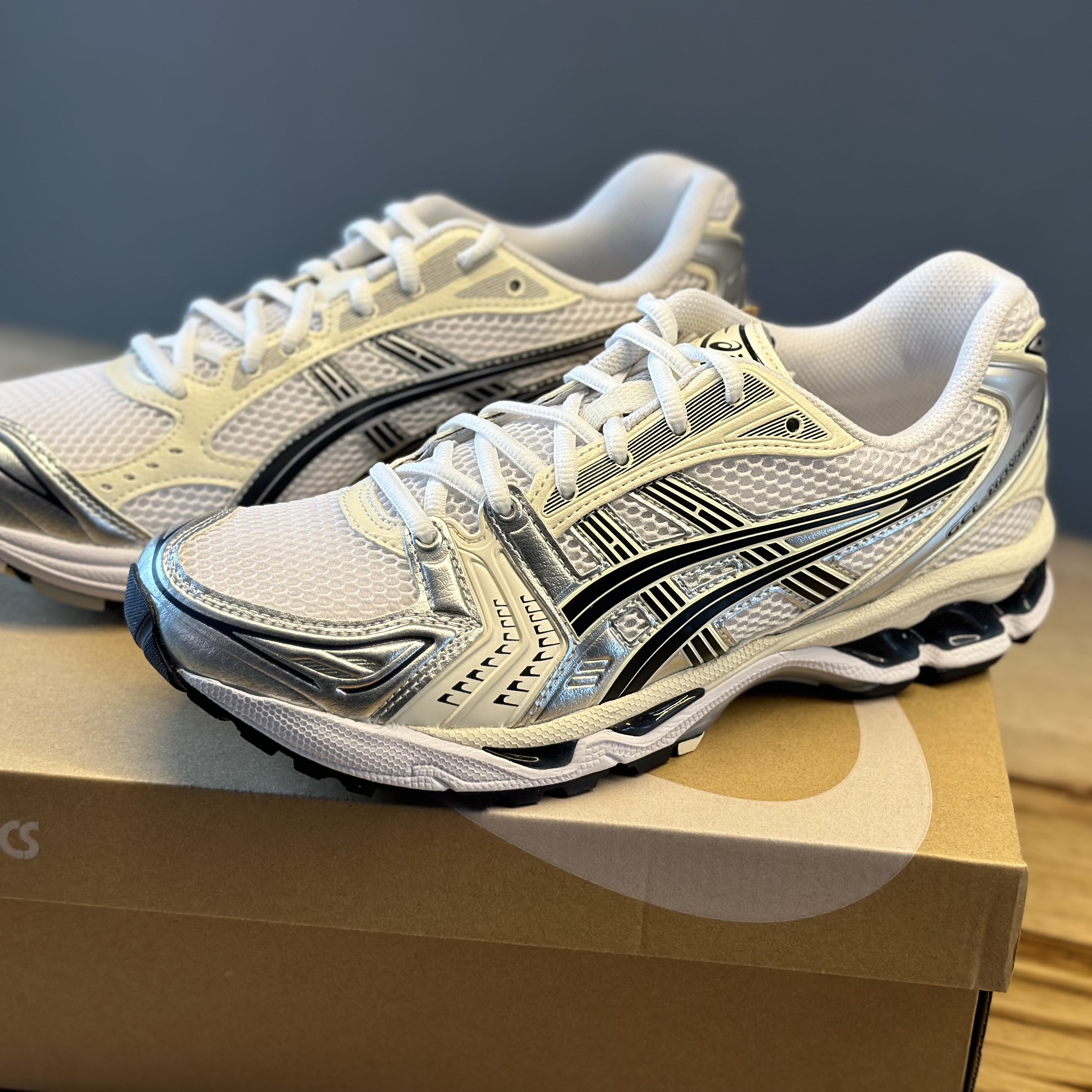 (W) Asics Gel-Kayano 14 White Midnight 착용 스타일 - 3