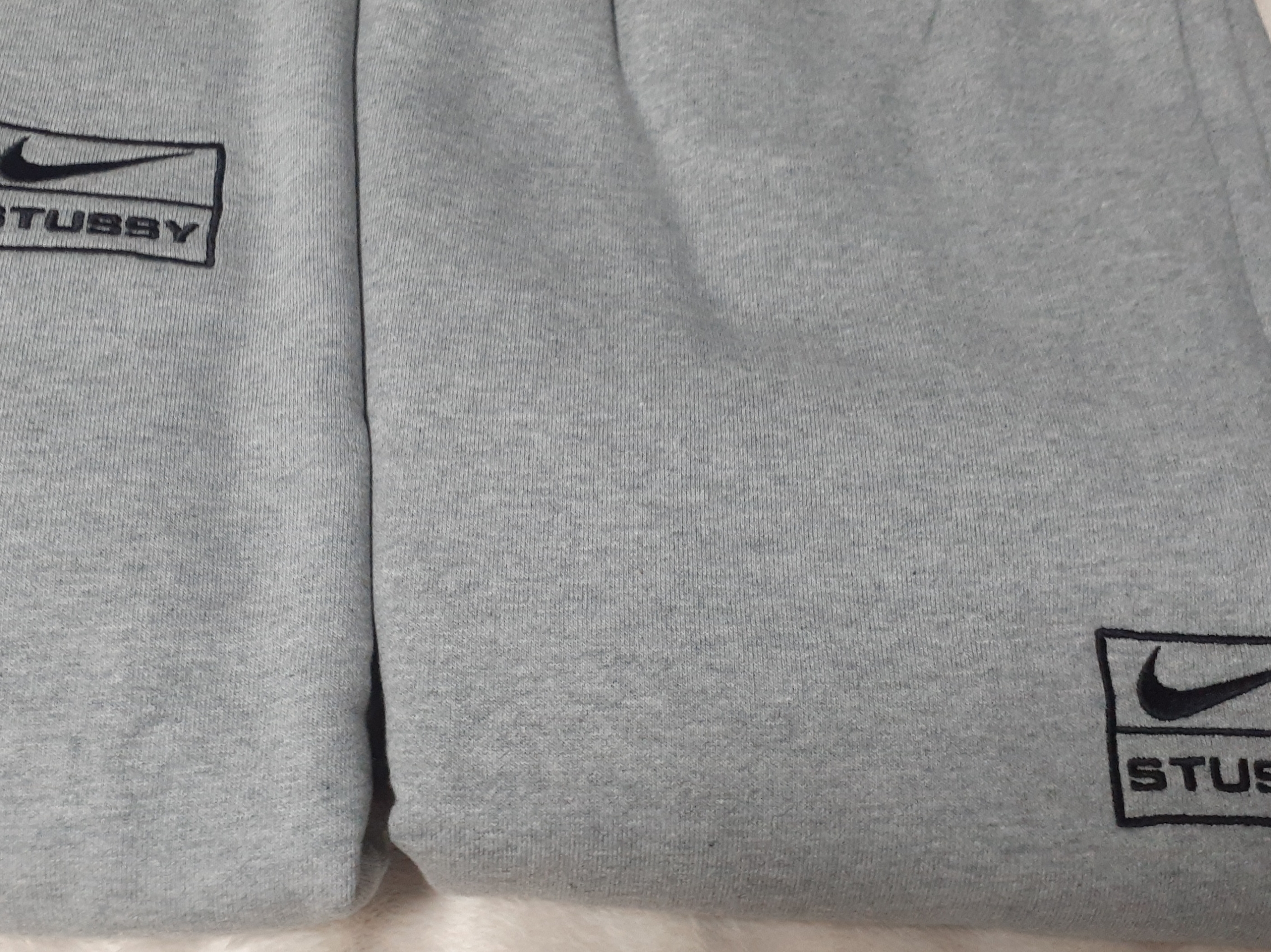 Nike x Stussy NRG Fleece Pants Dark Grey Heather (DO9340-063) 착용 스타일 - 2
