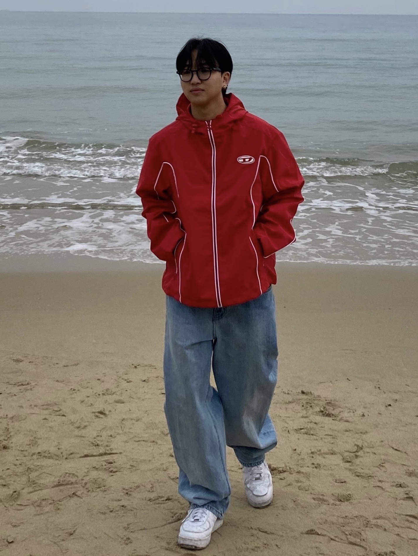 Diesel J-Hives Windbreaker with Contrast Piping Red, Nike Air Force 1 '07 Low White 착용 스타일