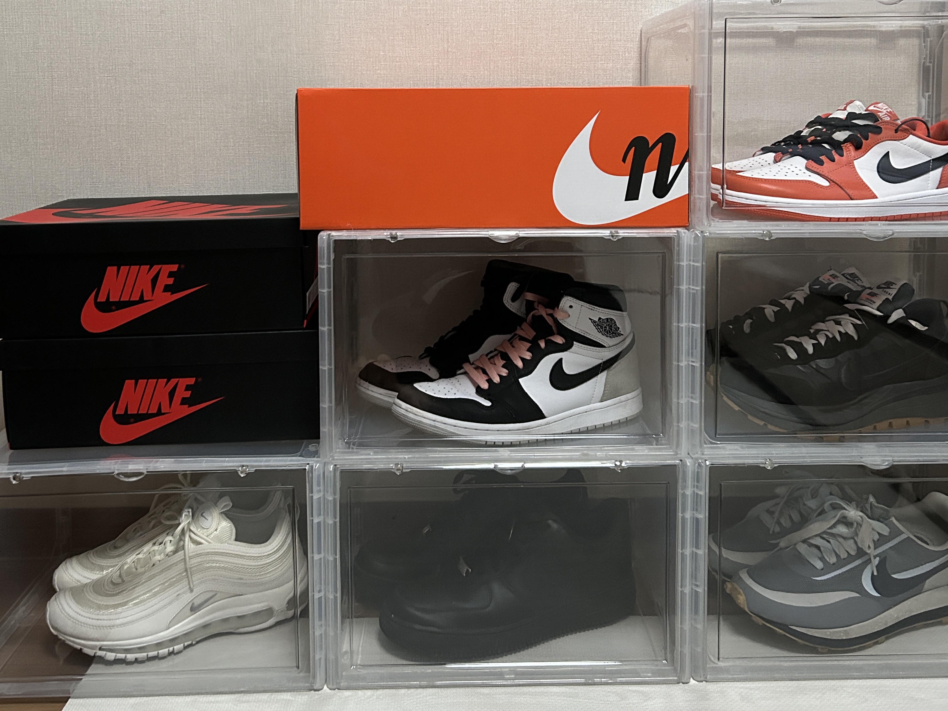 Jordan 1 Low OG Starfish, Jordan 1 Retro High OG Bleached Coral 착용 스타일