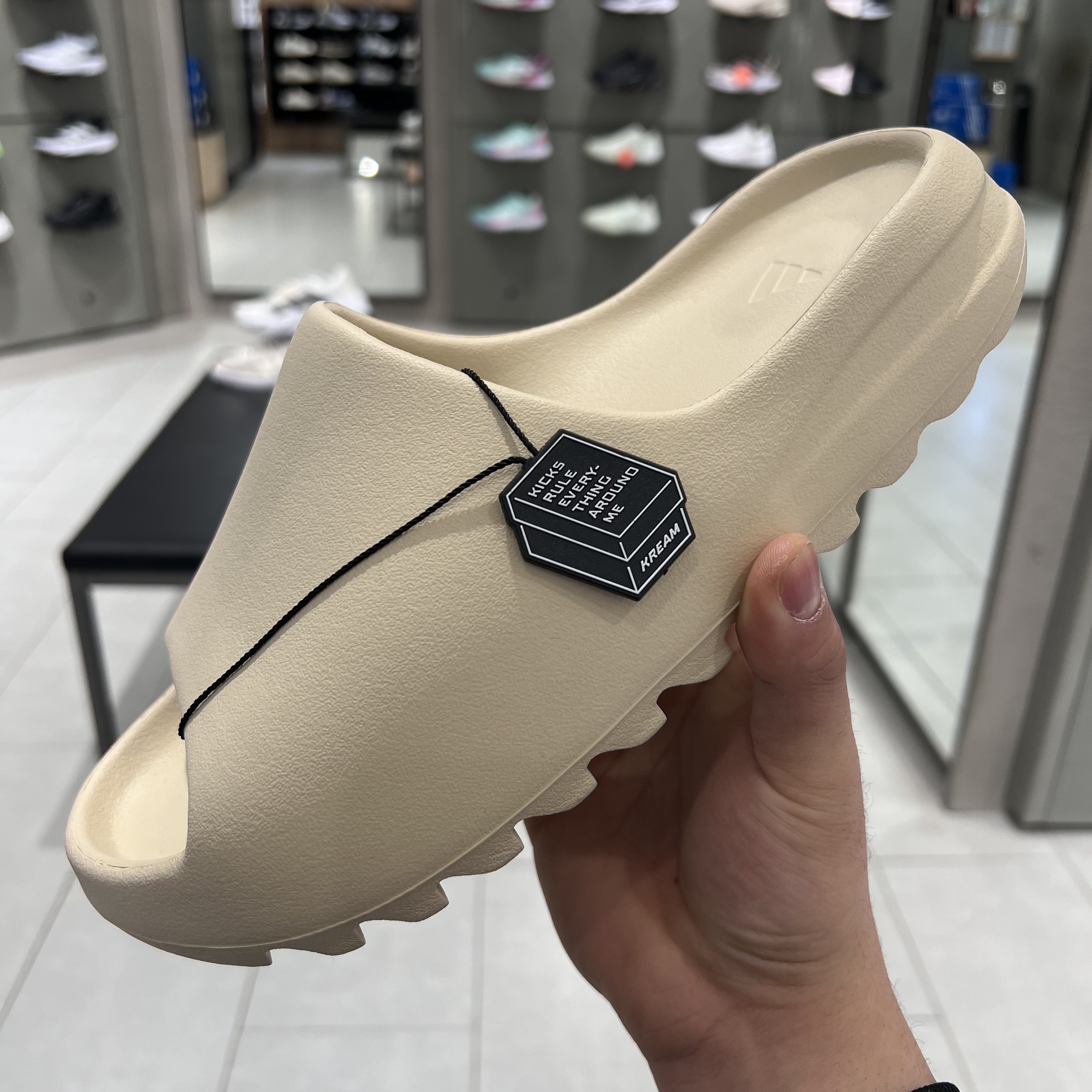 Adidas Yeezy Slide Bone 2022/2023 착용 스타일