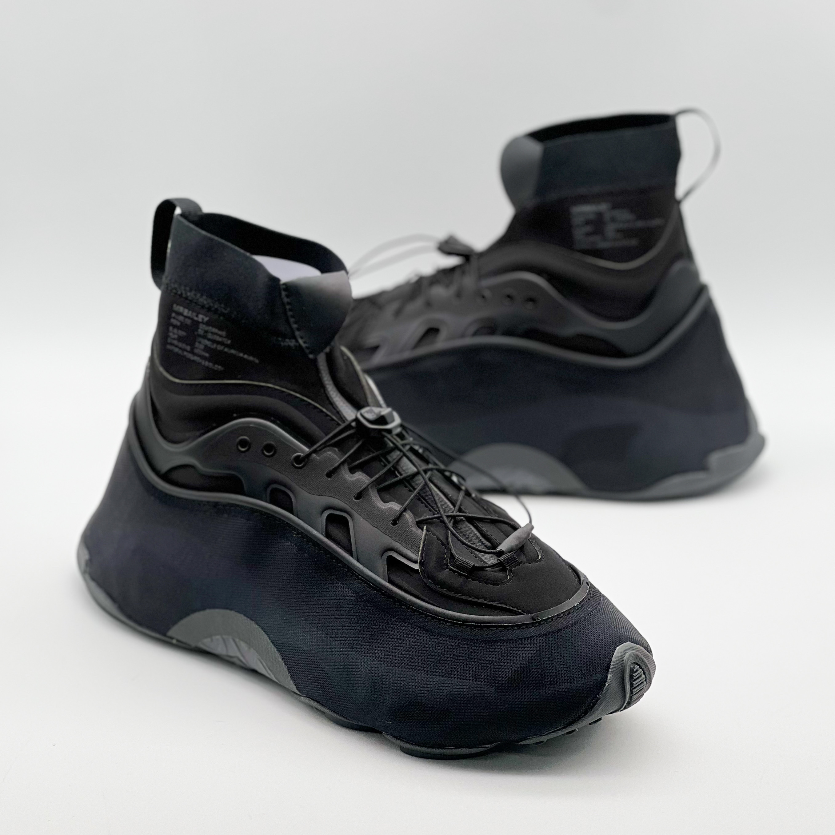 Adidas x Mr. Baeley Ozmorphis Core Black Grey Six 착용 스타일 - 3