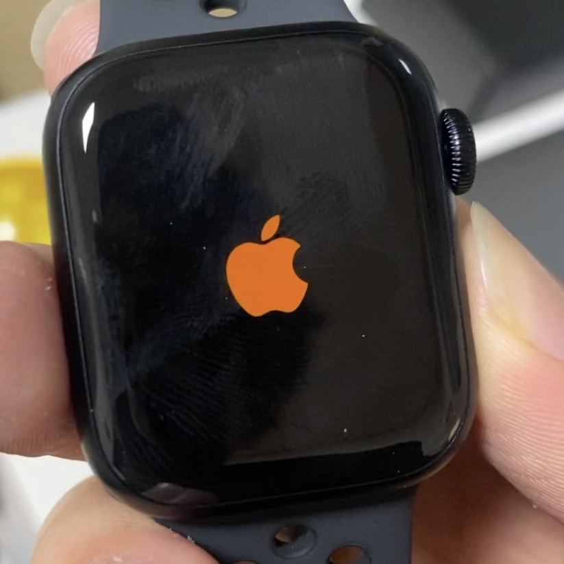 Apple Watch Nike Series 7 41mm GPS Midnight Aluminum Case with Nike Sport Band Anthracite Black (Korean Ver.) 착용 스타일 - 1