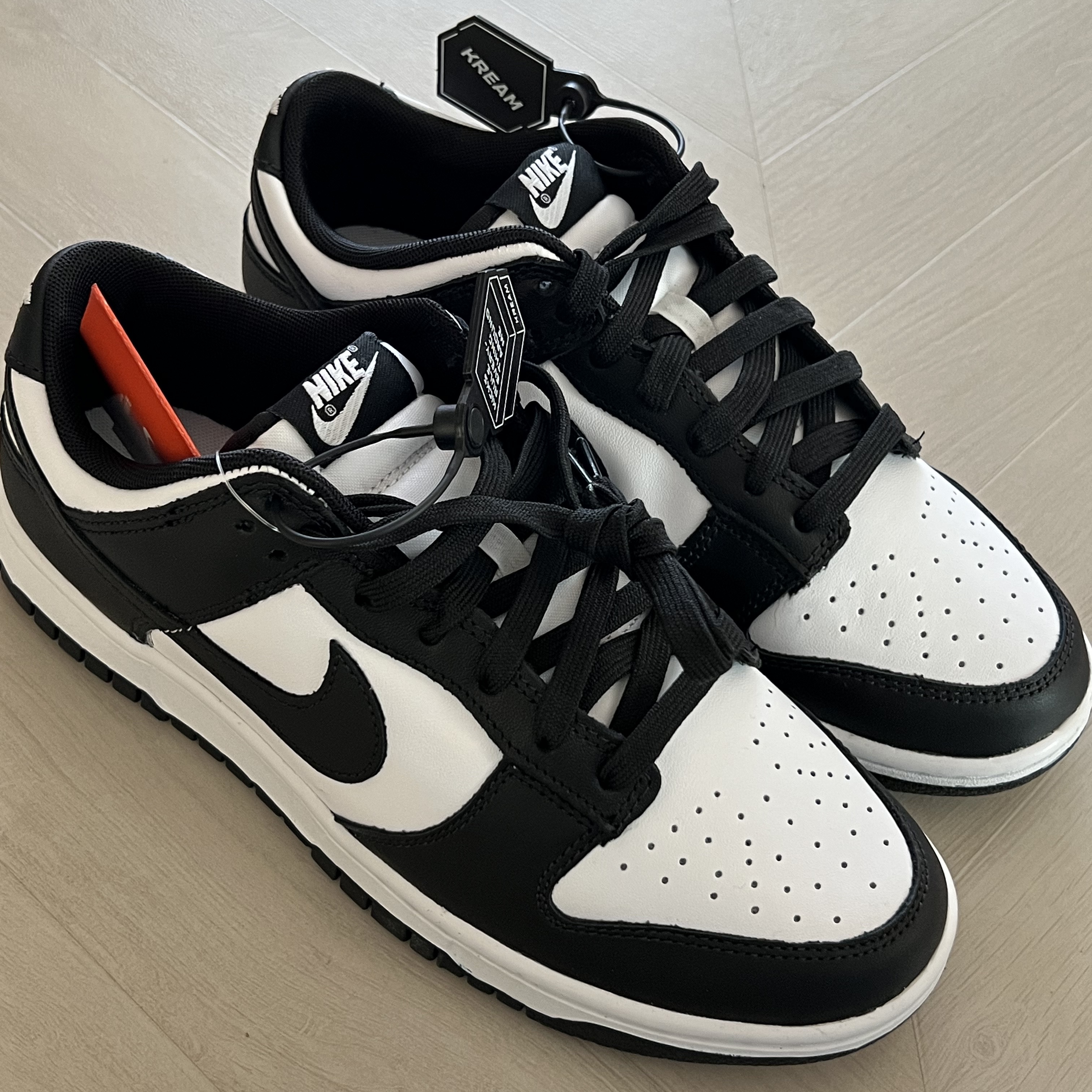 Nike Dunk Low Retro Black 착용 스타일 - 2