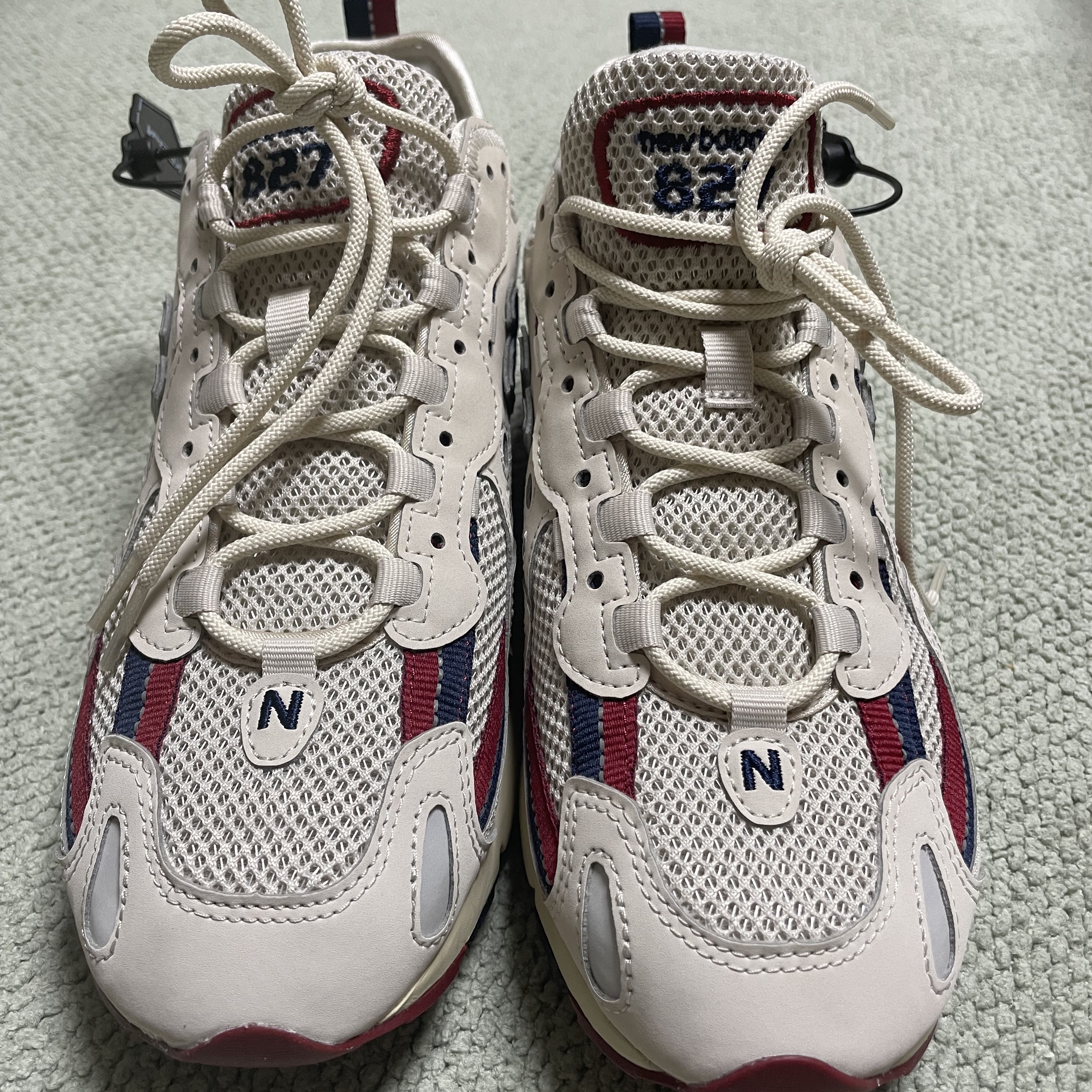 New Balance 827 Beige 착용 스타일