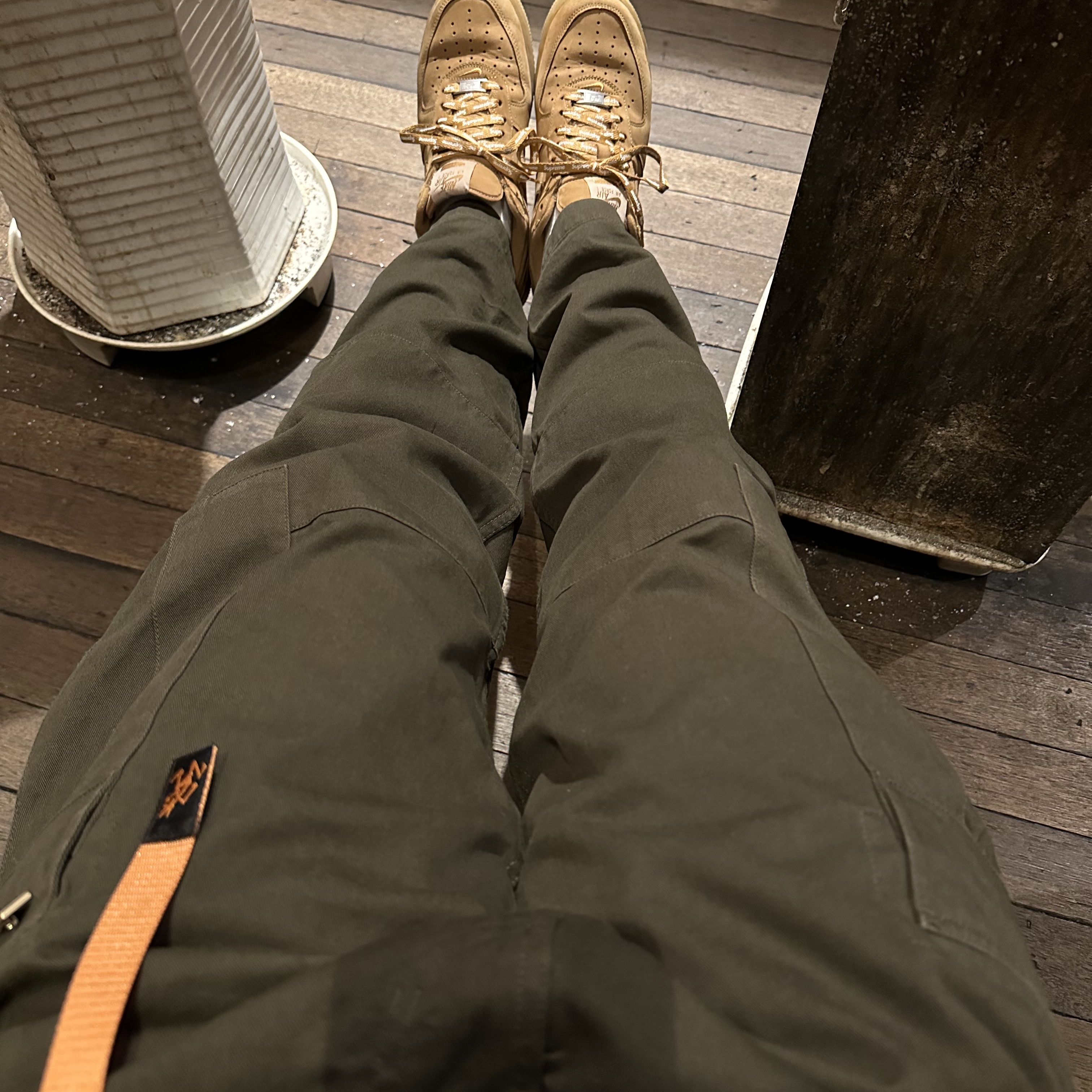 Nike x Supreme Air Force 1 Low Flax 착용 스타일 - 3