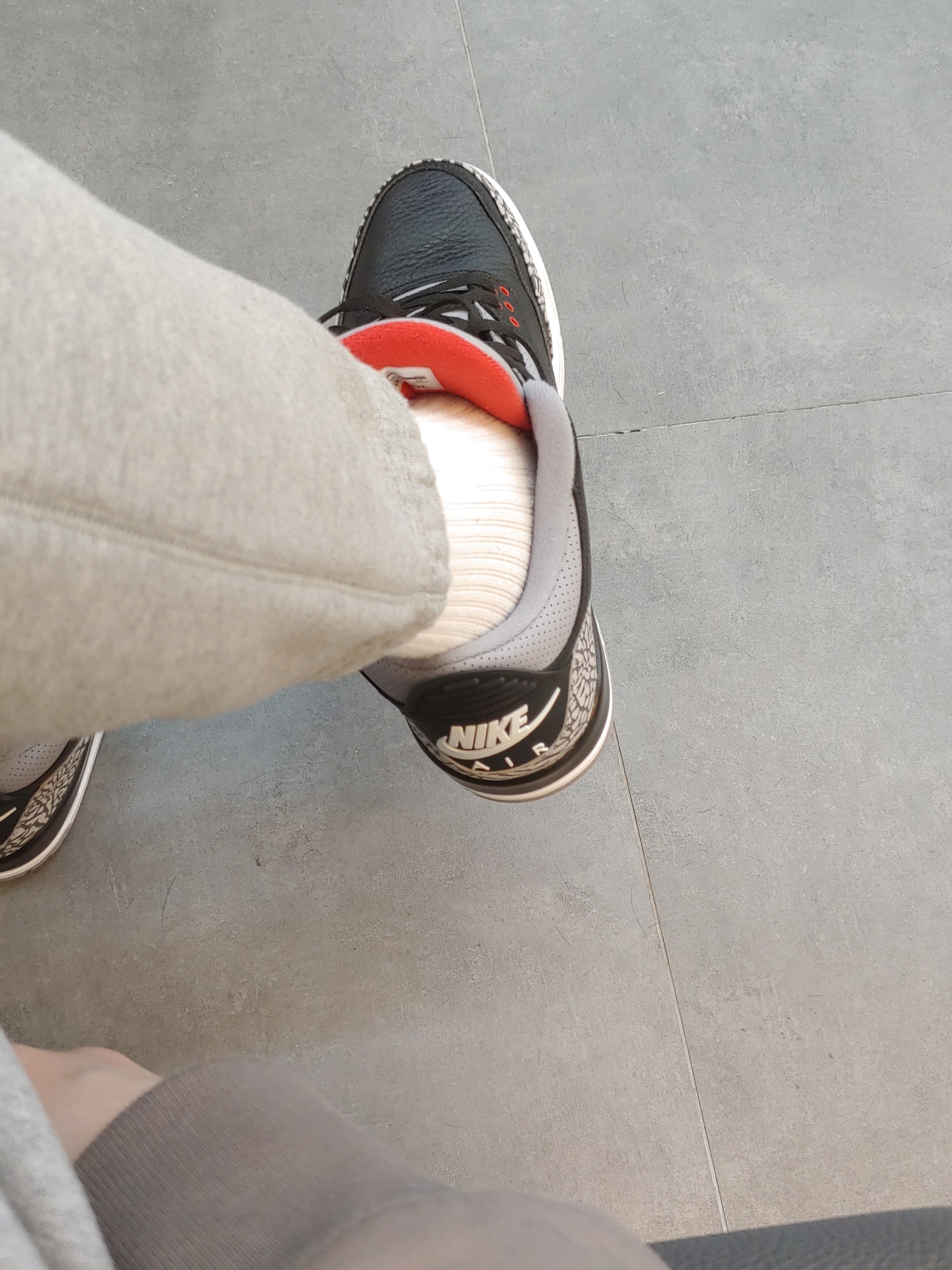Nike M NRG Sweatpants Dark Grey Heather, Jordan 3 Retro OG Black Cement 2018 착용 스타일 - 3
