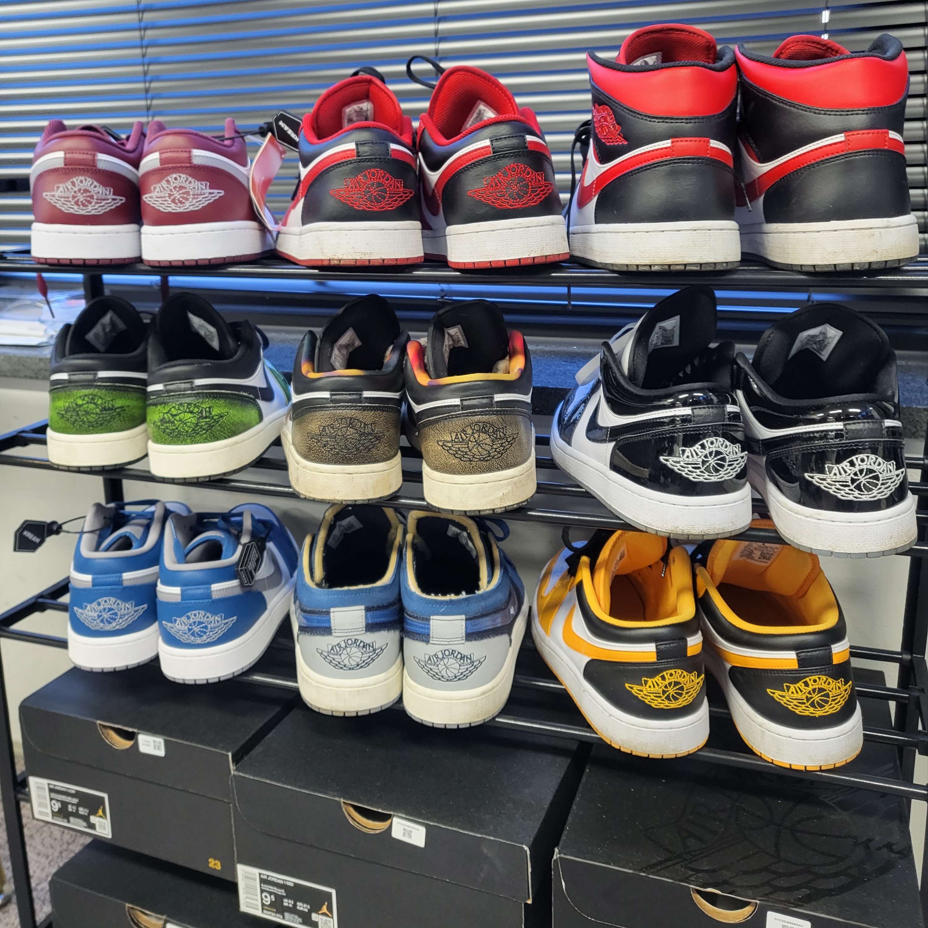 Jordan 1 Low True Blue Cement Grey 착용 스타일 - 4