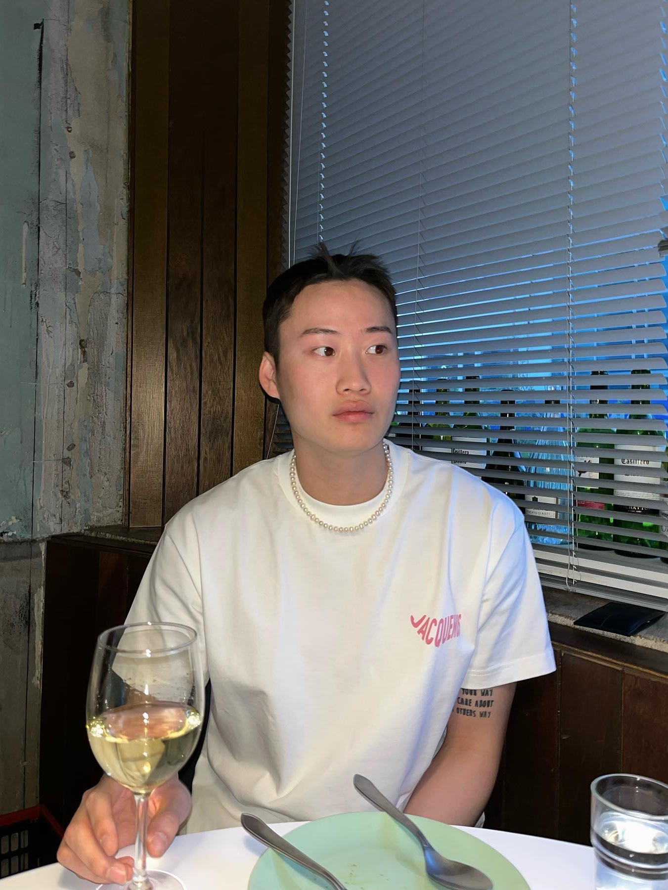 Jacquemus Le T-Shirt Vague Wave Logo T-Shirt White 착용 스타일
