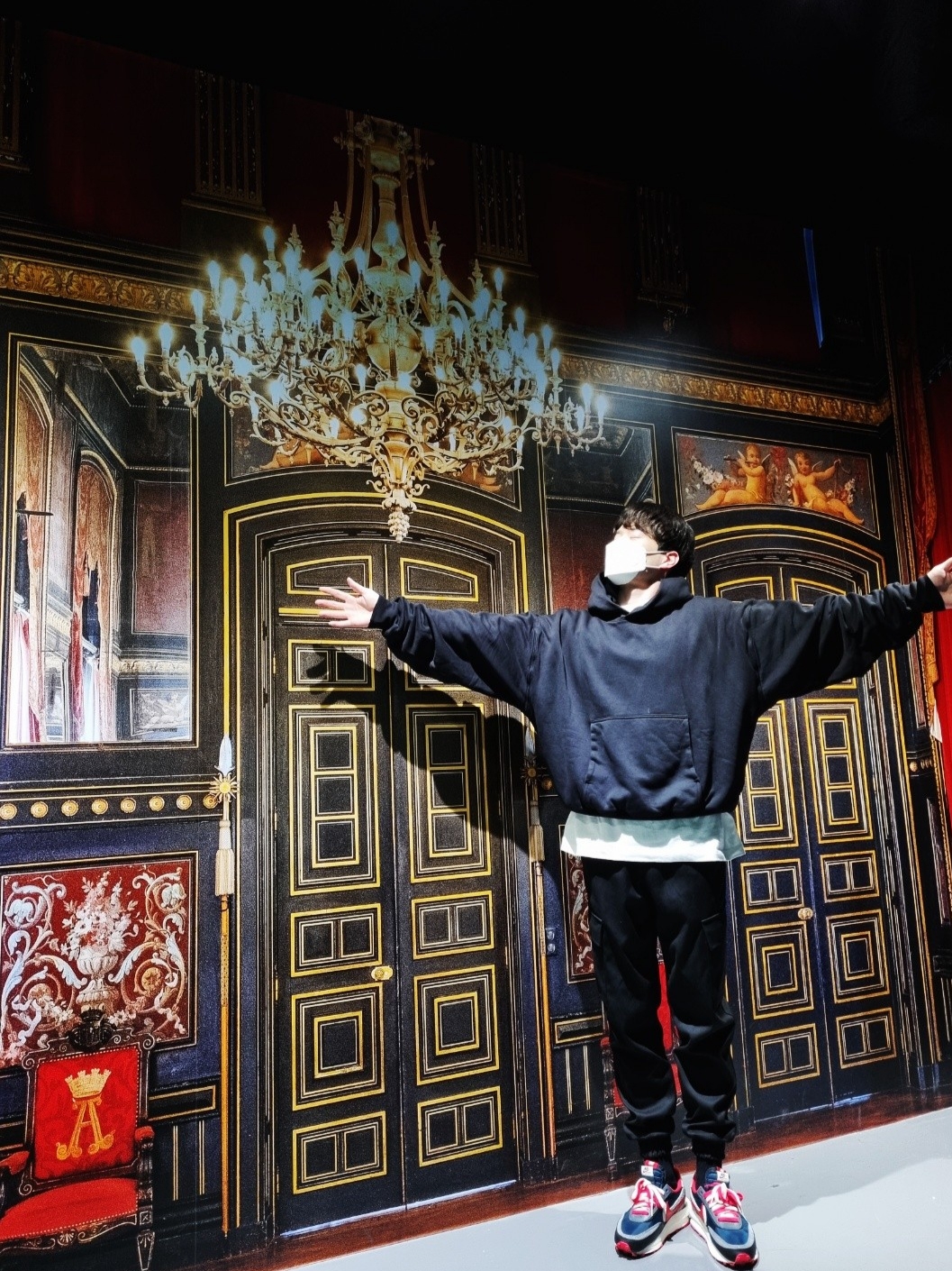Nike x Sacai x Undercover LDWaffle Midnight Spruce University Red, Yeezy Gap Hoodie Black 착용 스타일