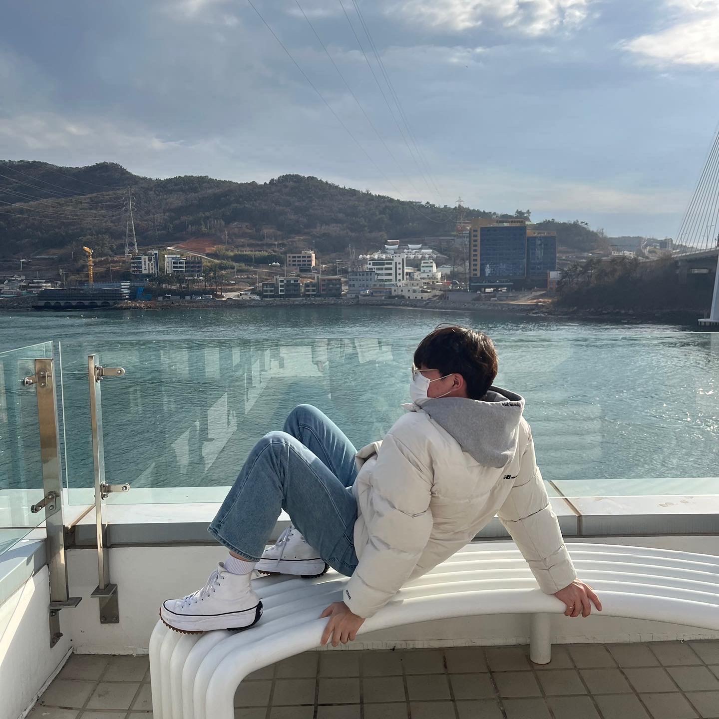 Converse Run Star Hike Hi White Black Gum 착용 스타일 - 2