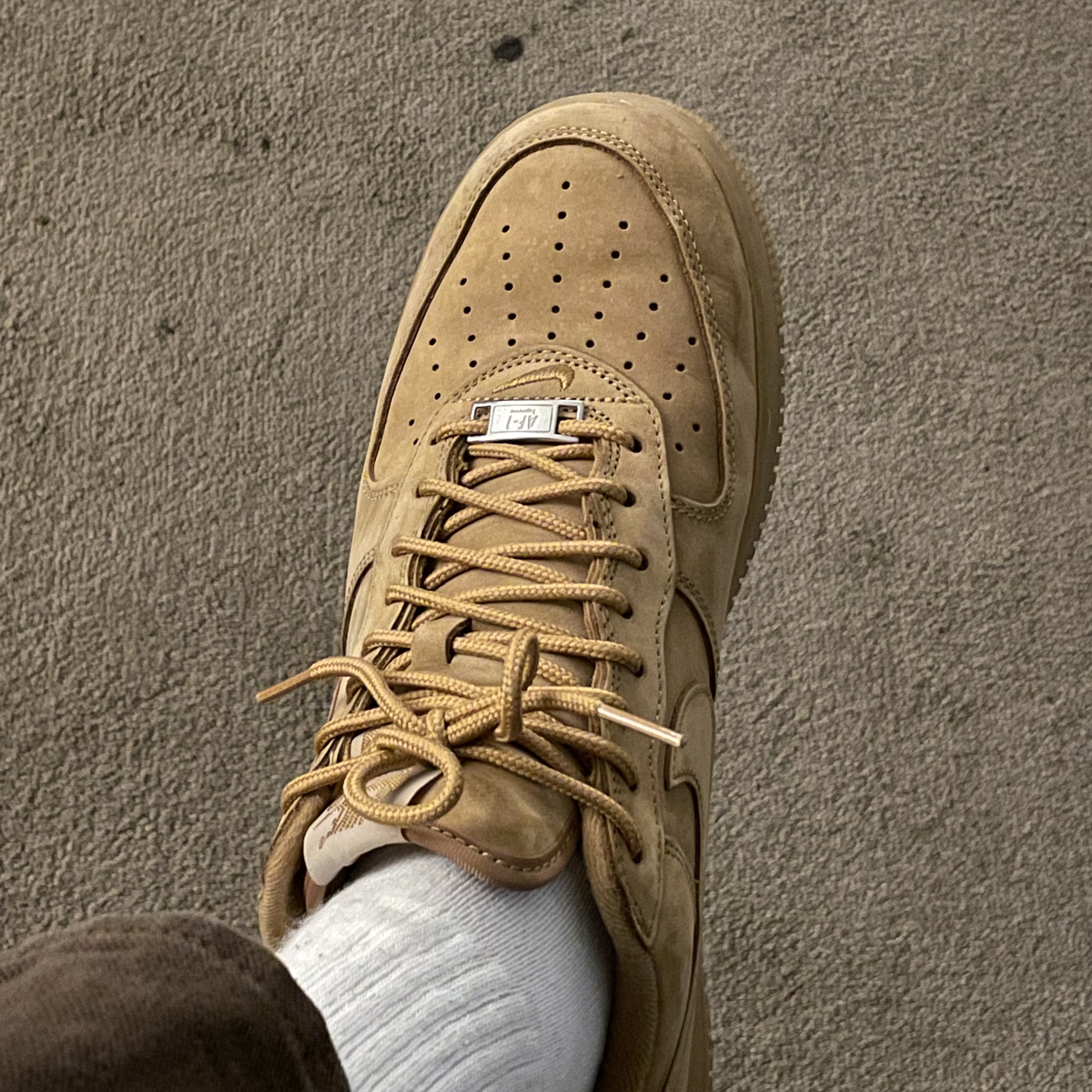 Nike x Supreme Air Force 1 Low Flax 착용 스타일