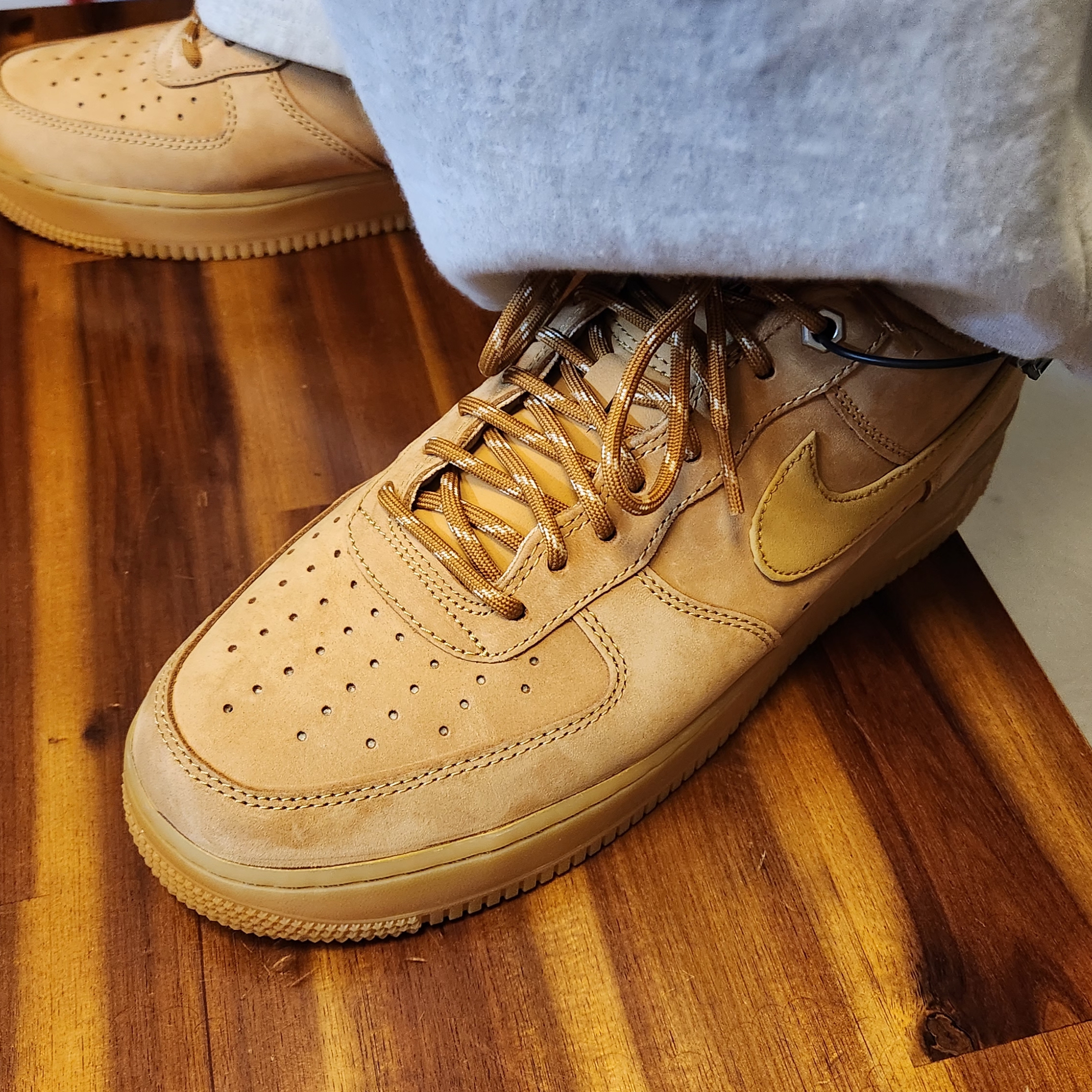 Nike Air Force 1 '07 WB Flax 착용 스타일 - 2