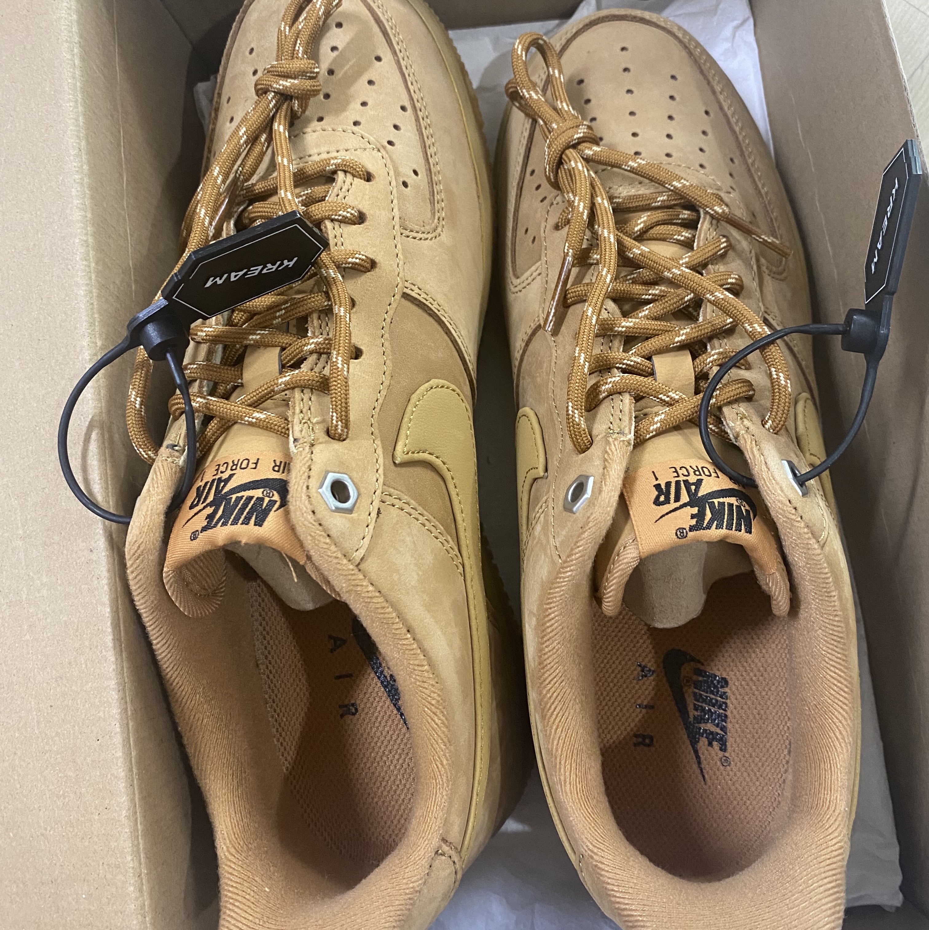 Nike Air Force 1 '07 WB Flax 착용 스타일