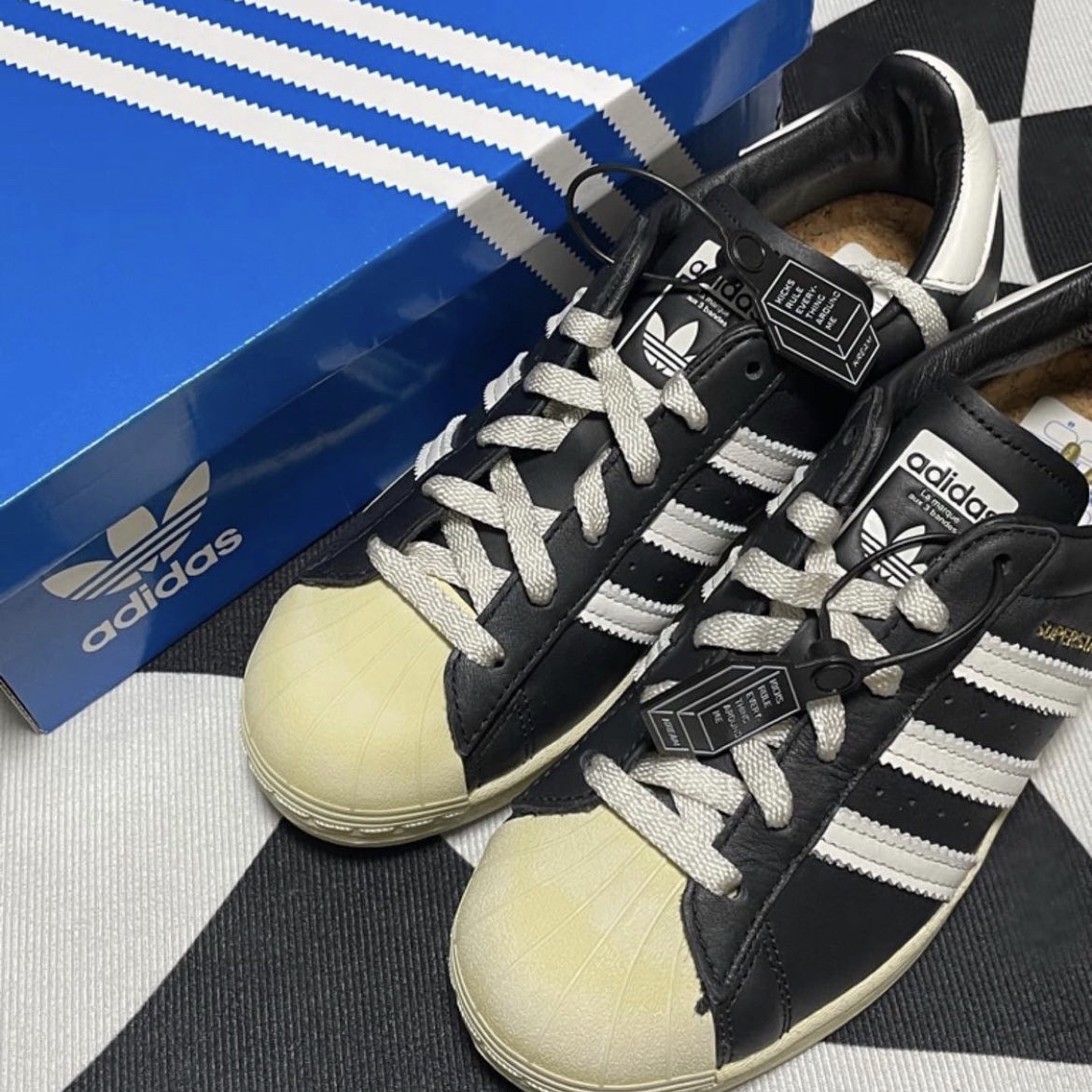 Adidas Superstar Premium Black White 착용 스타일